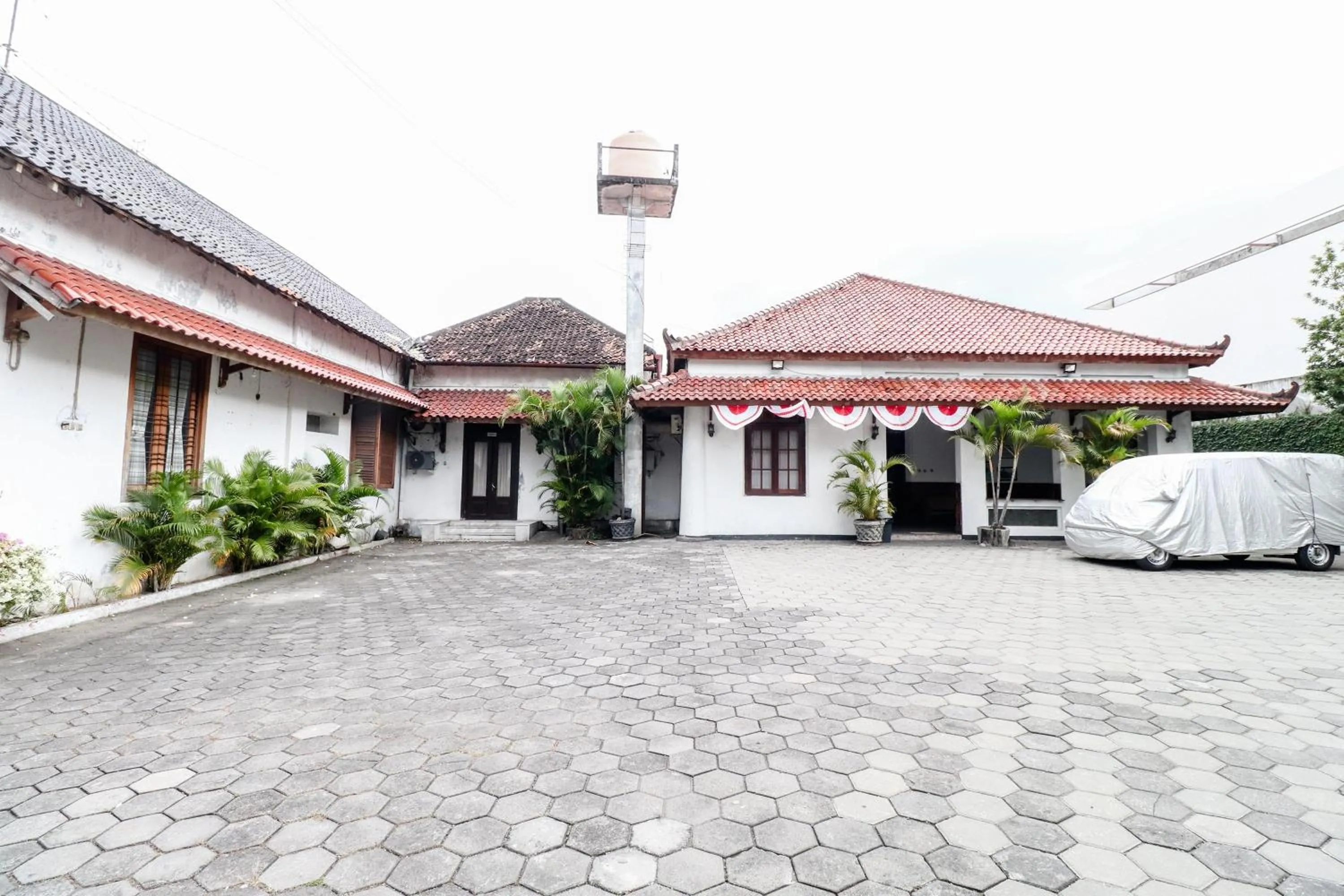 Property building in Hotel Limaran 1