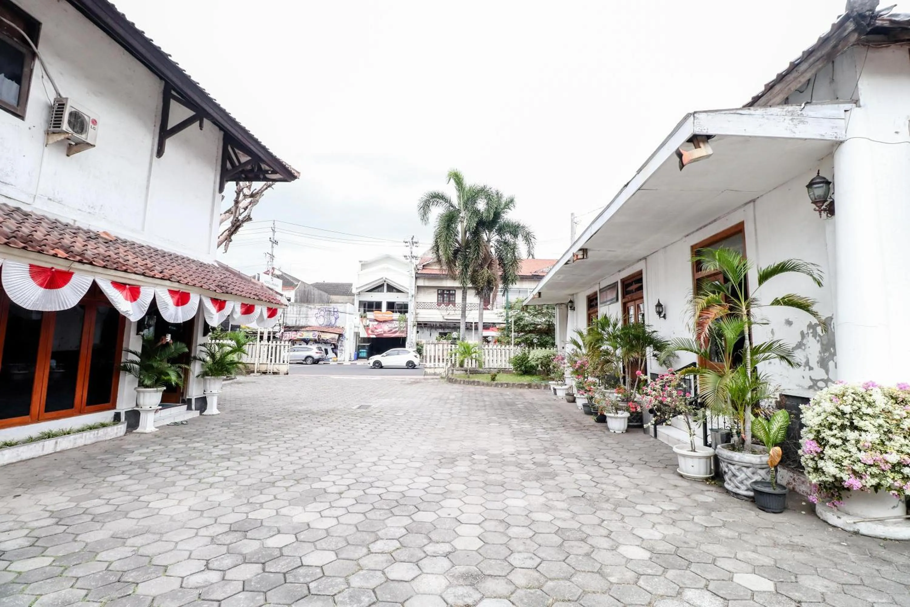 Property building in Hotel Limaran 1