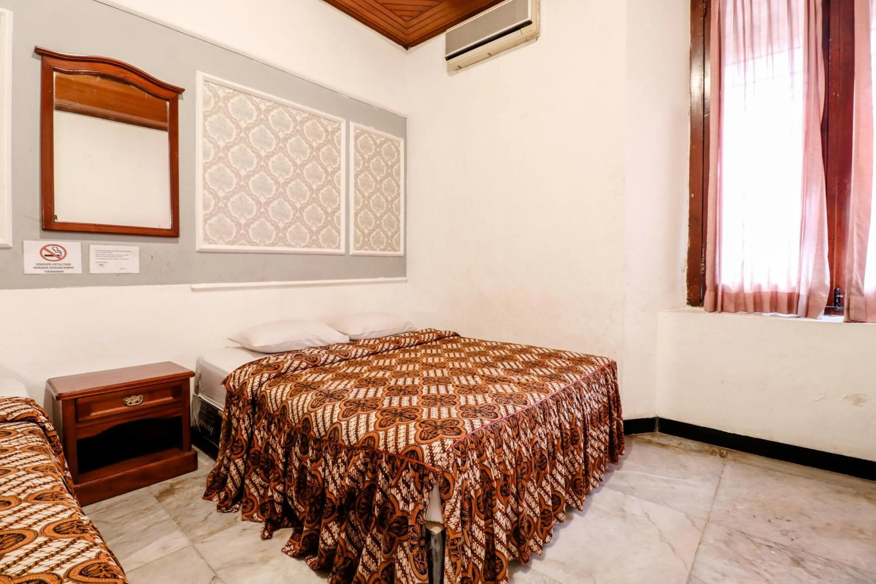 Bedroom, Bed in Hotel Limaran 1