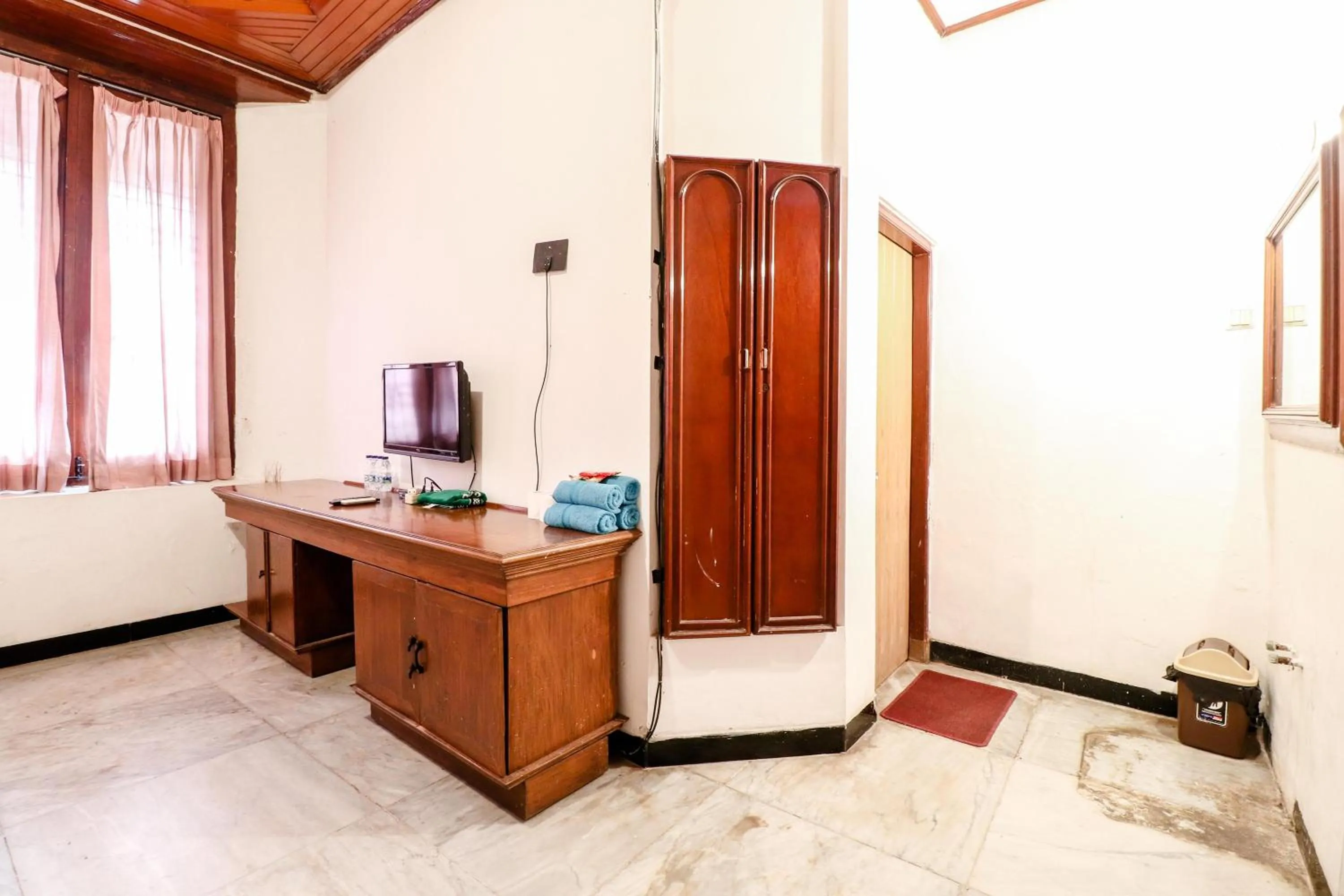 TV and multimedia in Hotel Limaran 1