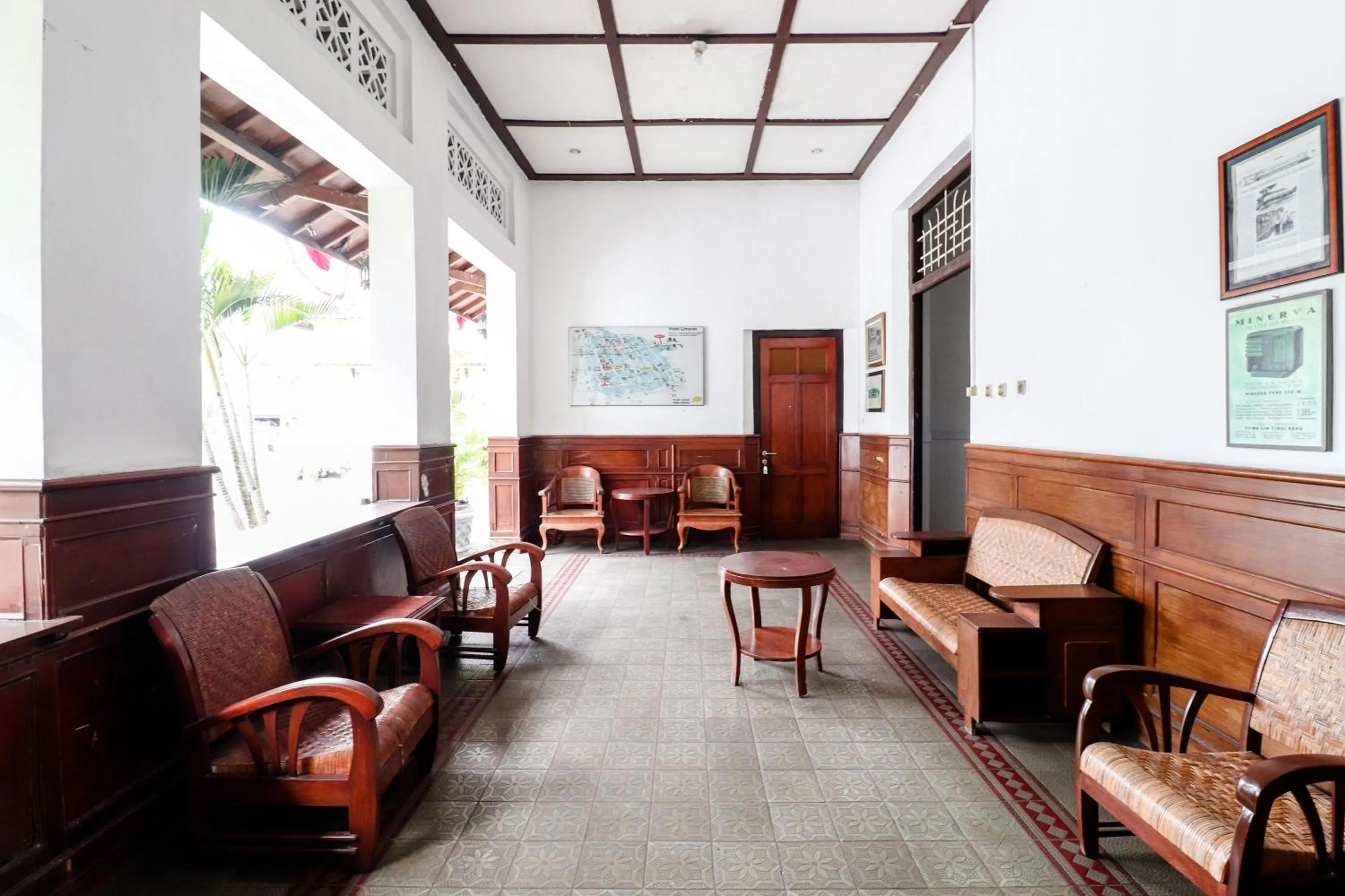 Seating area in Hotel Limaran 1