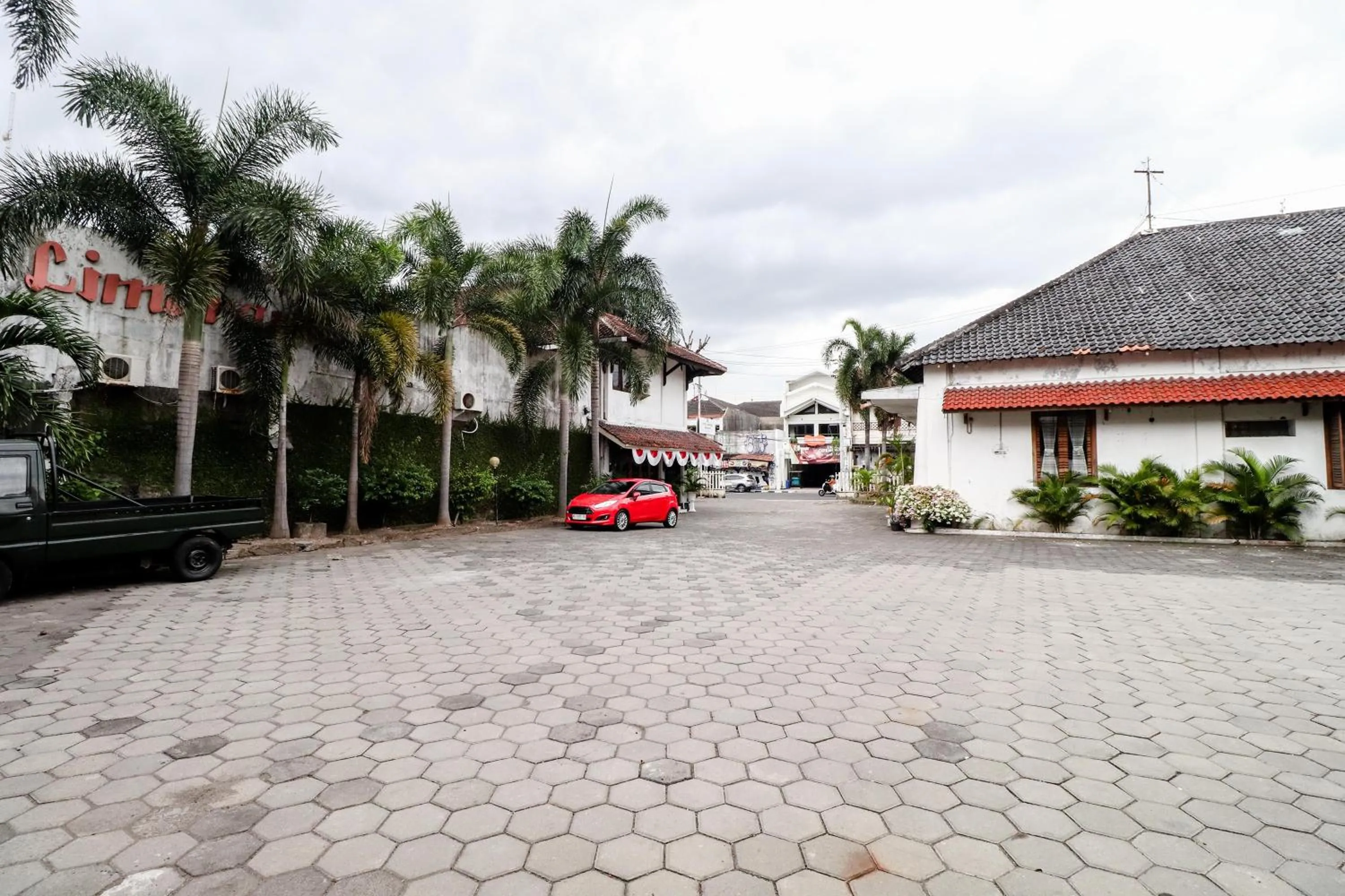 Property building in Hotel Limaran 1