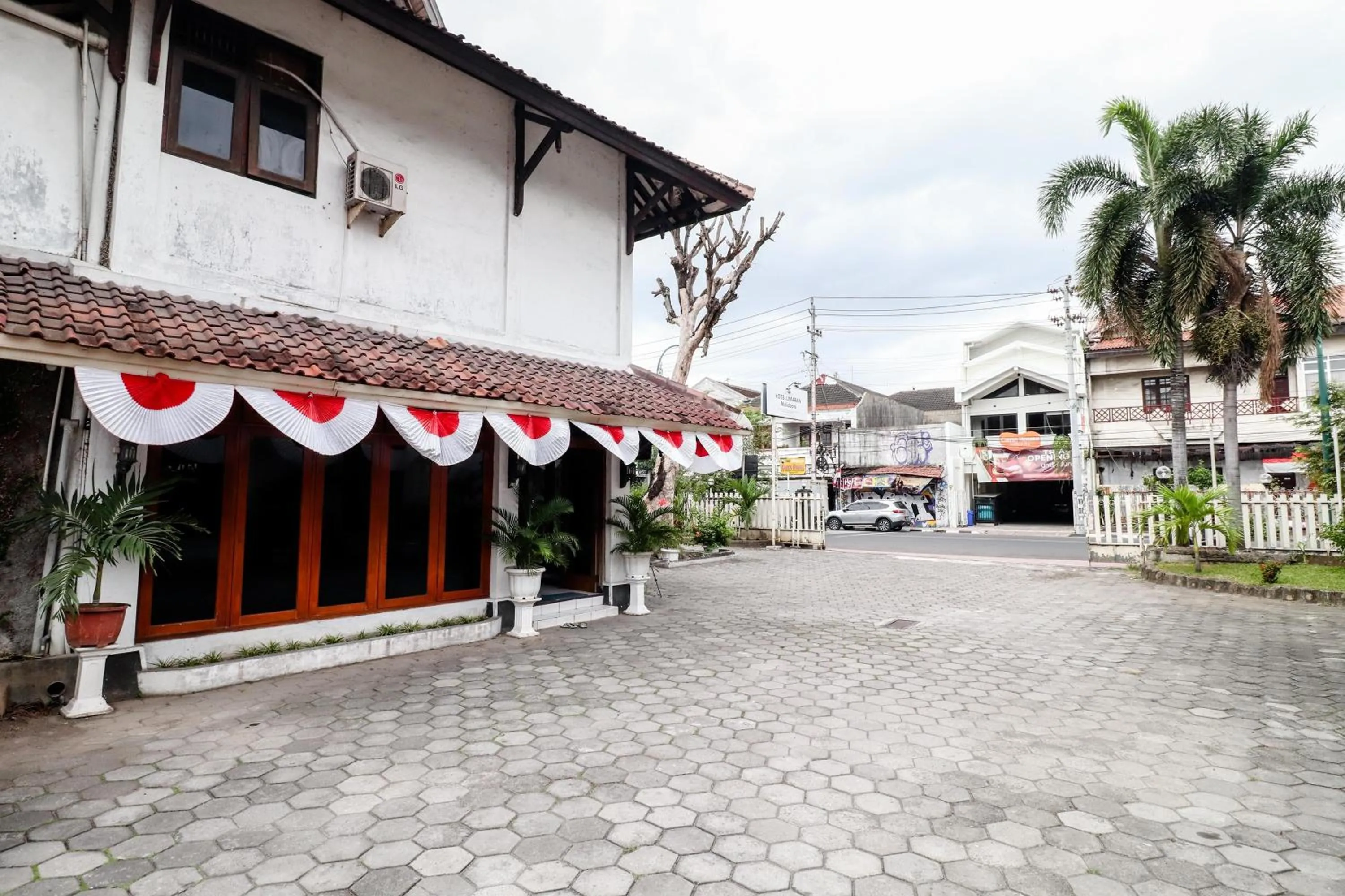 Property building in Hotel Limaran 1