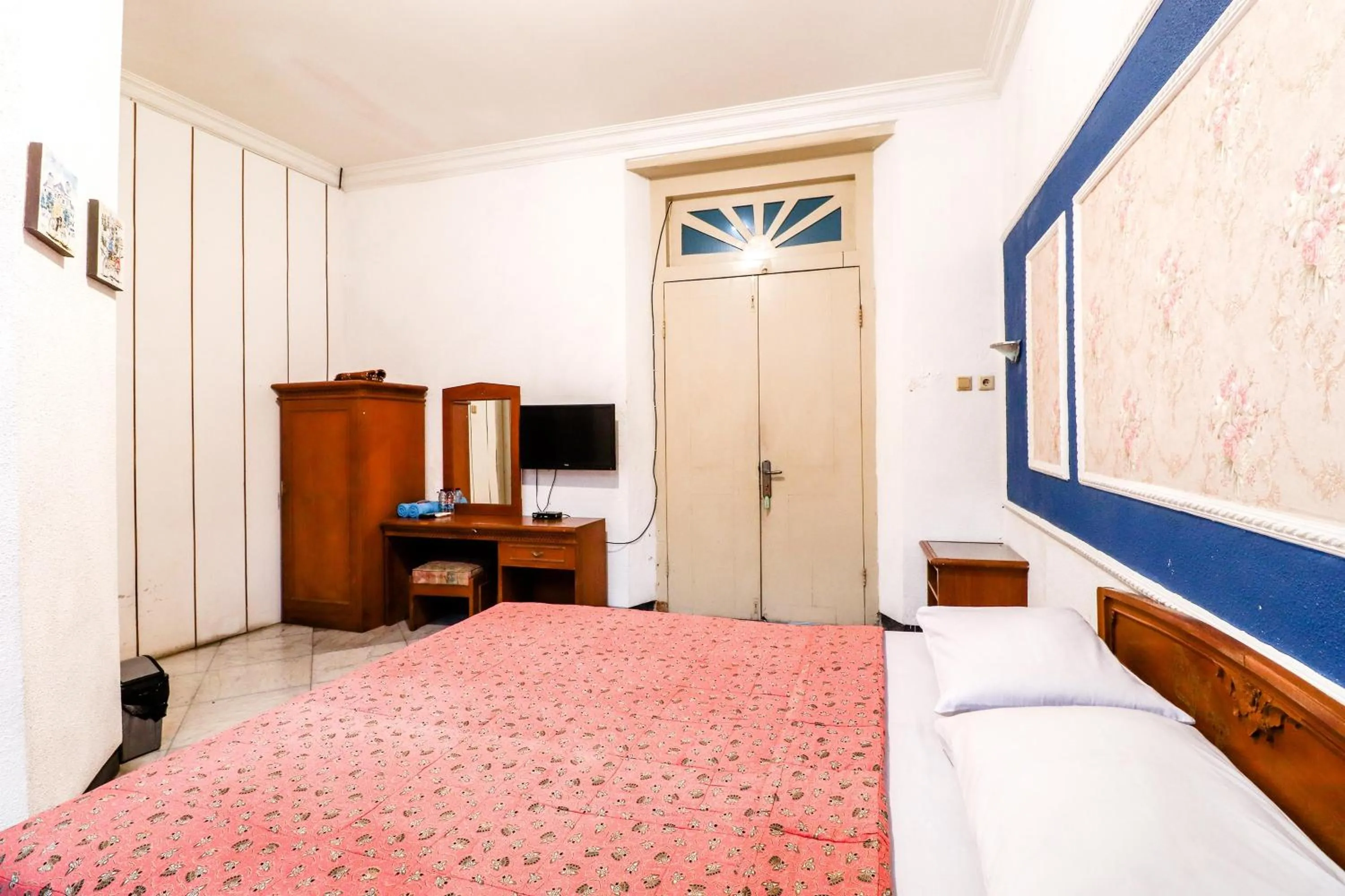 Bedroom, Bed in Hotel Limaran 1