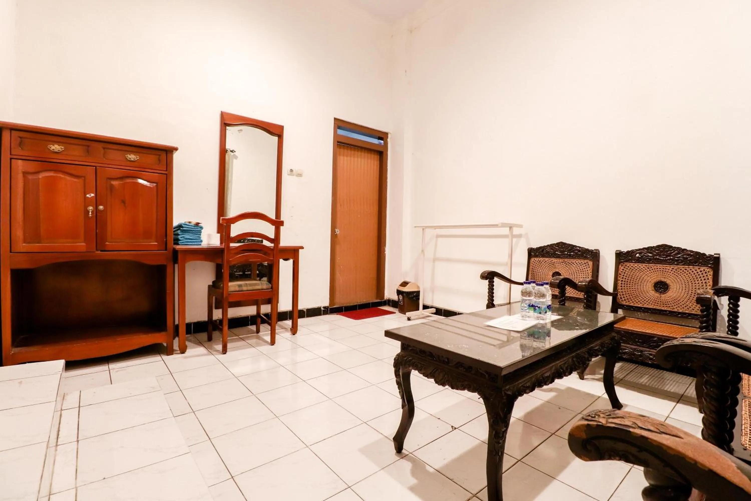 Seating area in Hotel Limaran 1