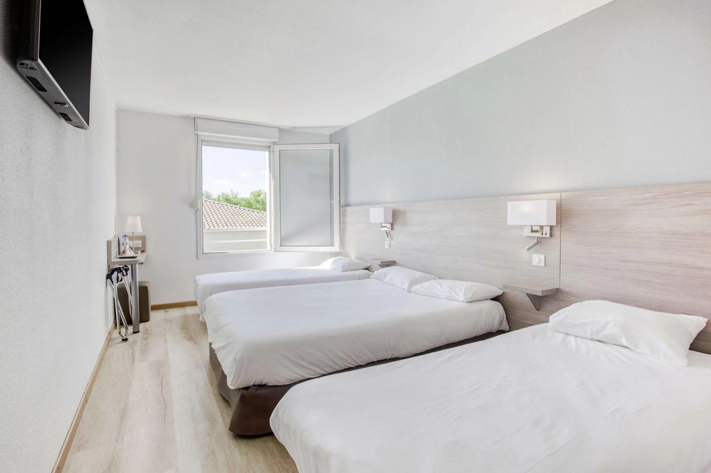 Bedroom, Bed in Brit Hotel Clermont-lʼHérault