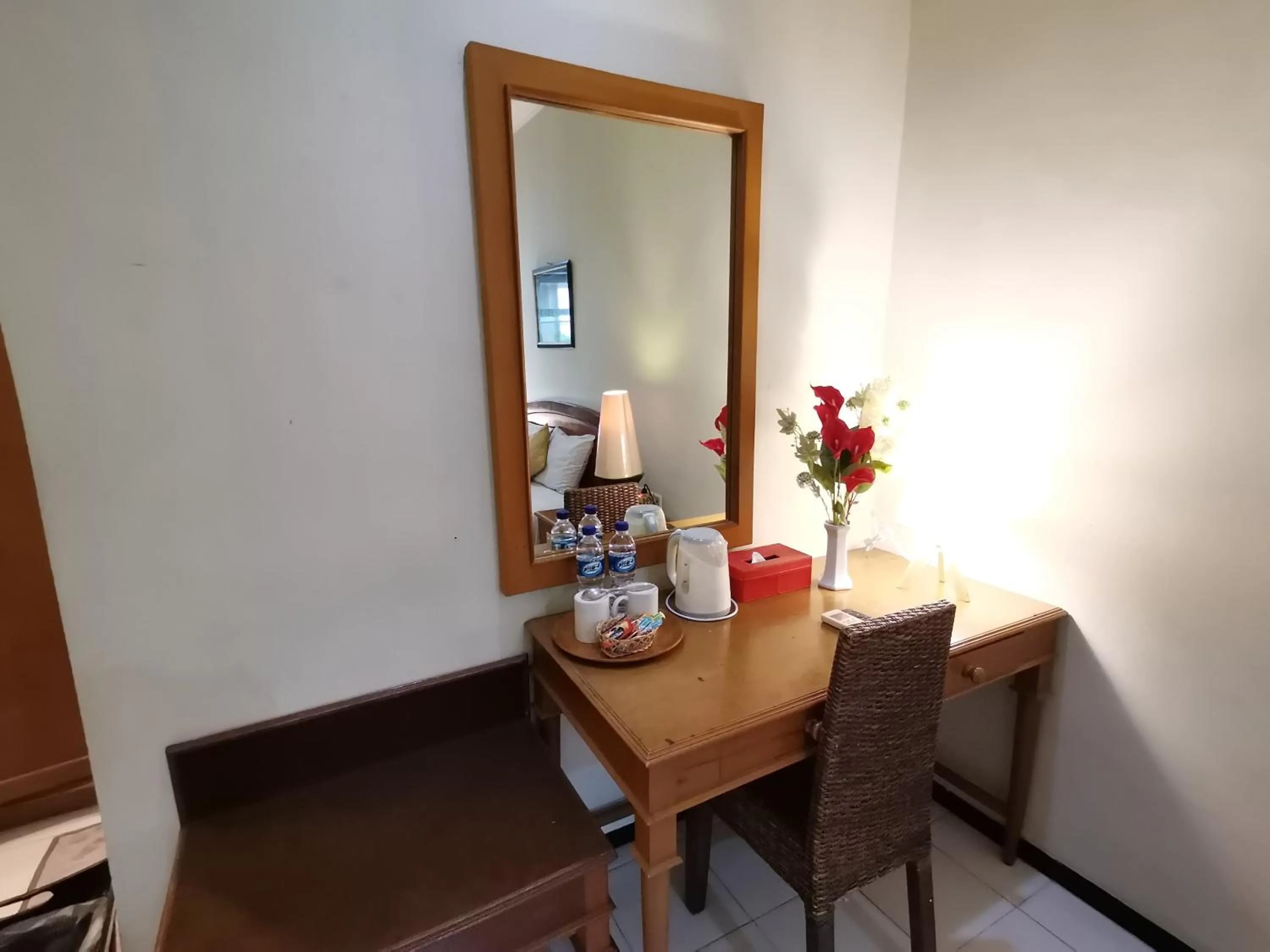 Photo of the whole room in Hotel Catur Putra