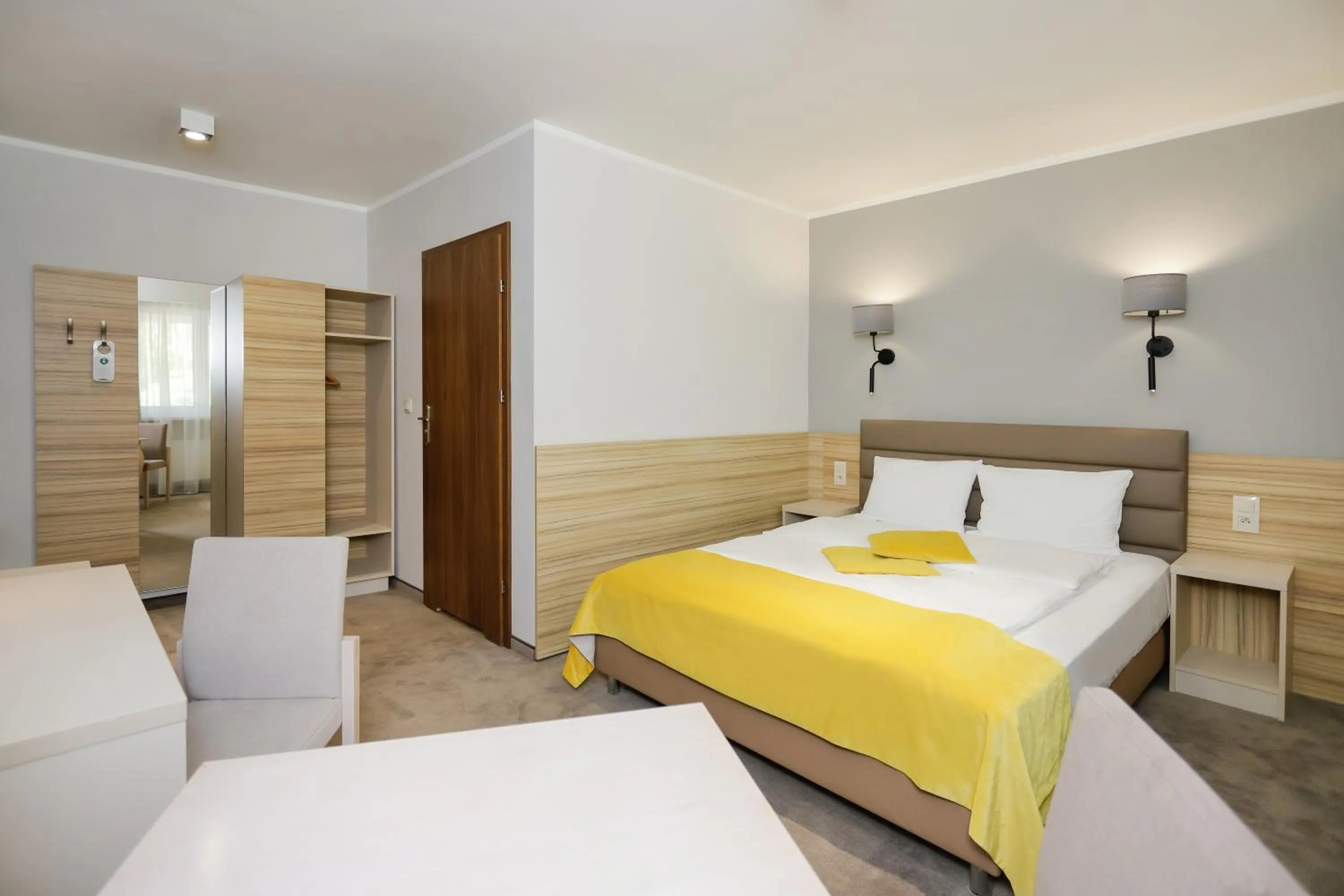 Bed in Poznań West Hotel - Airport