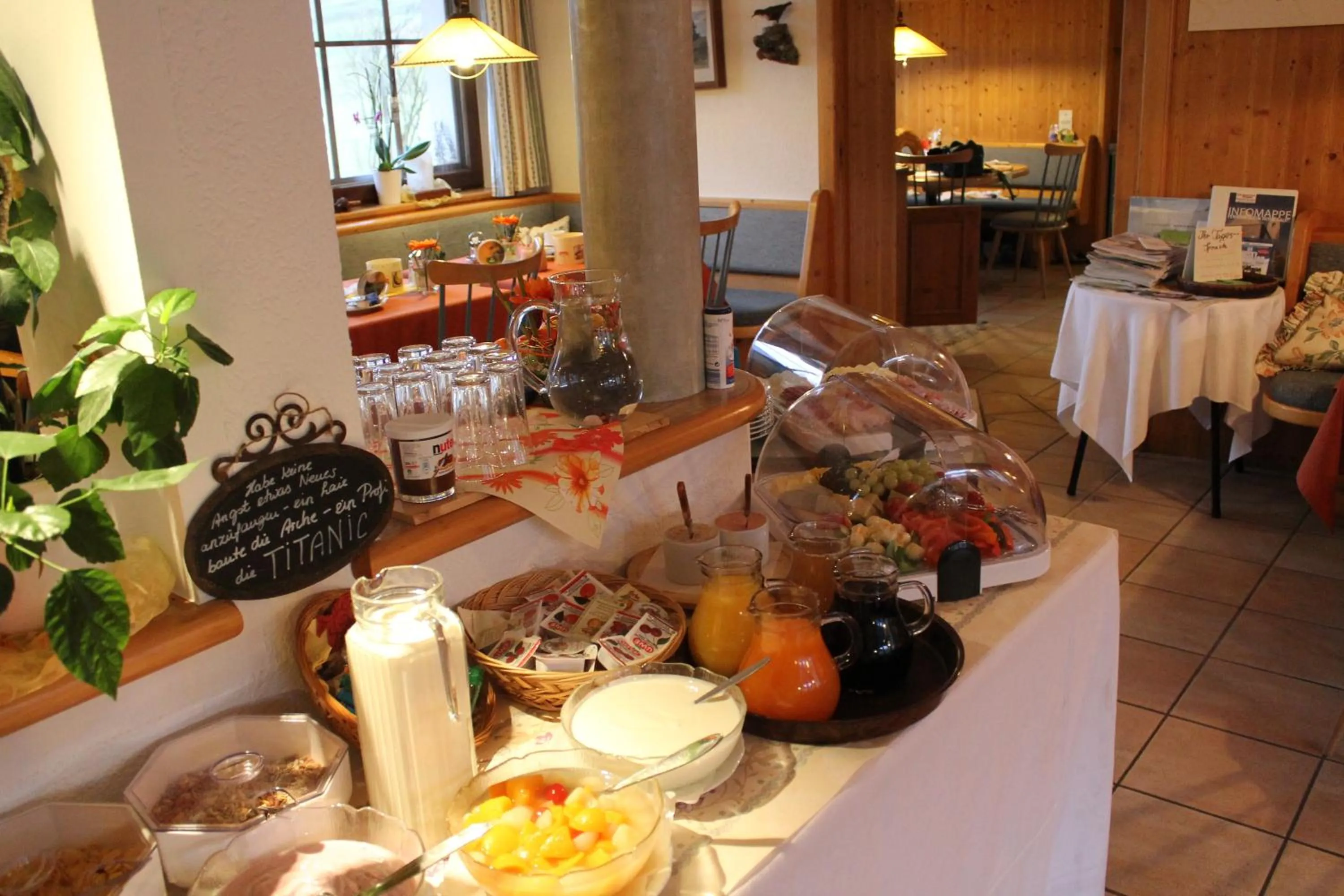 Buffet breakfast in Hotel Kraftquelle Schlossblick