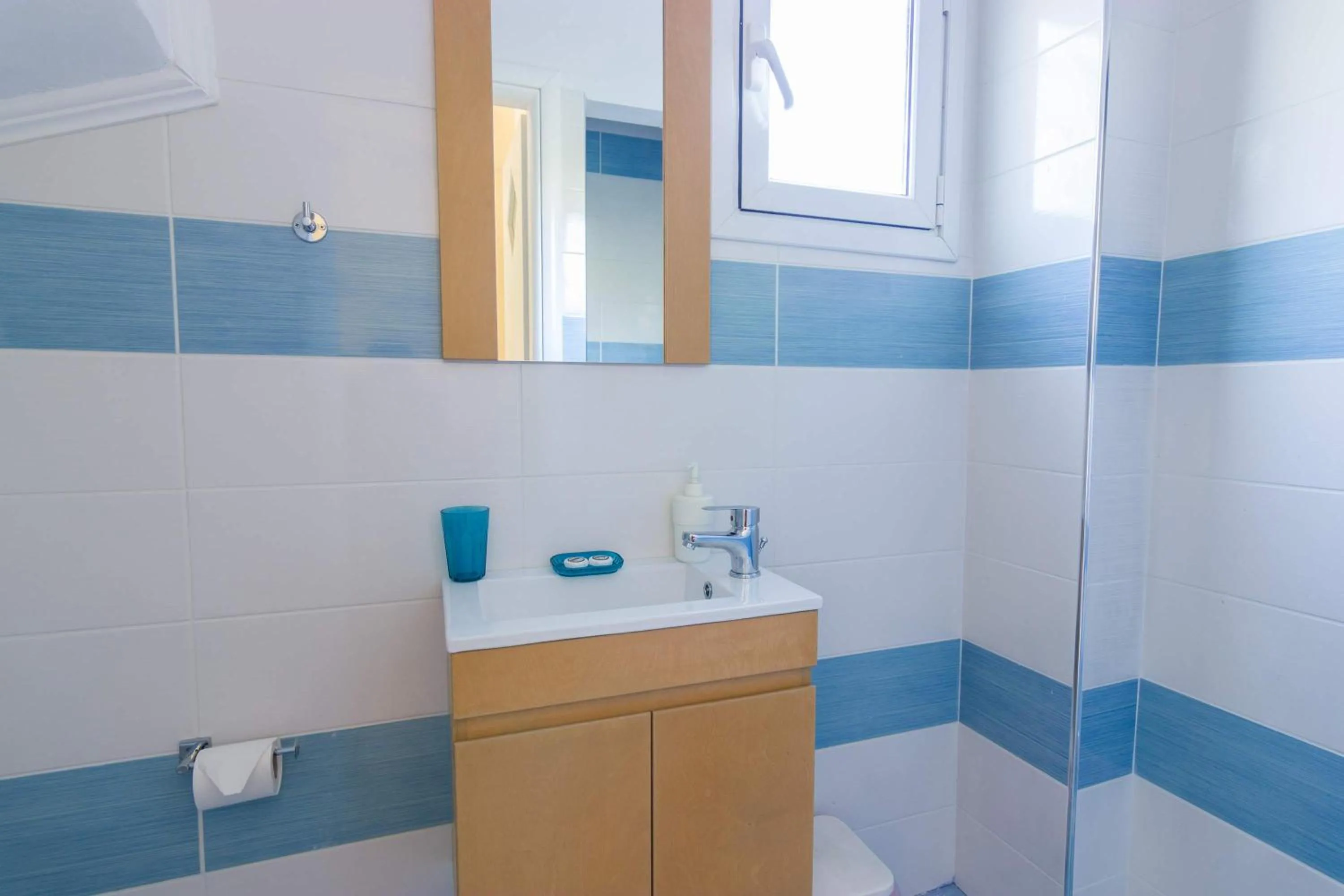 Shower in Stathopoulos Apartments