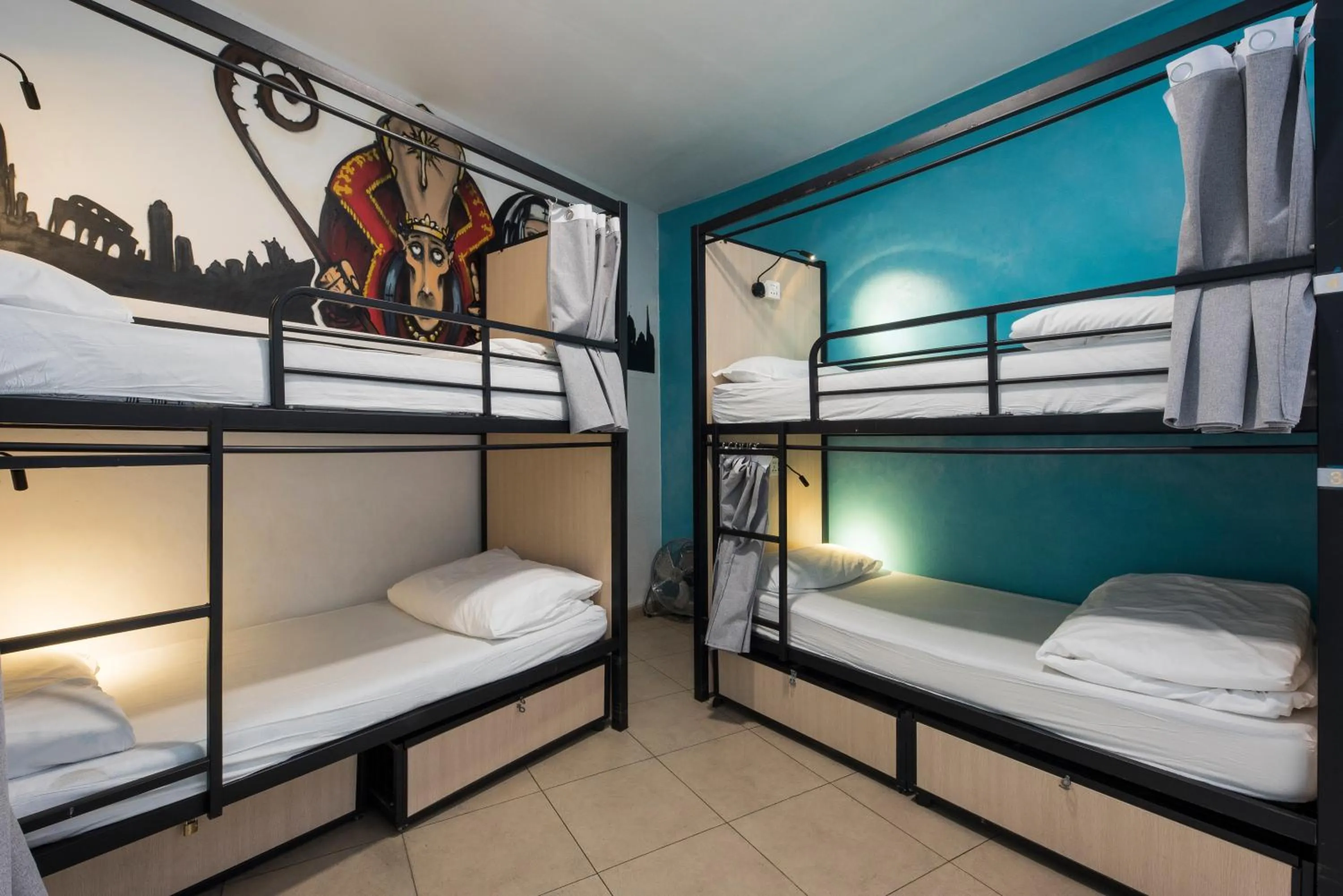 Photo of the whole room, Bed in No Limit Hostel Graffiti