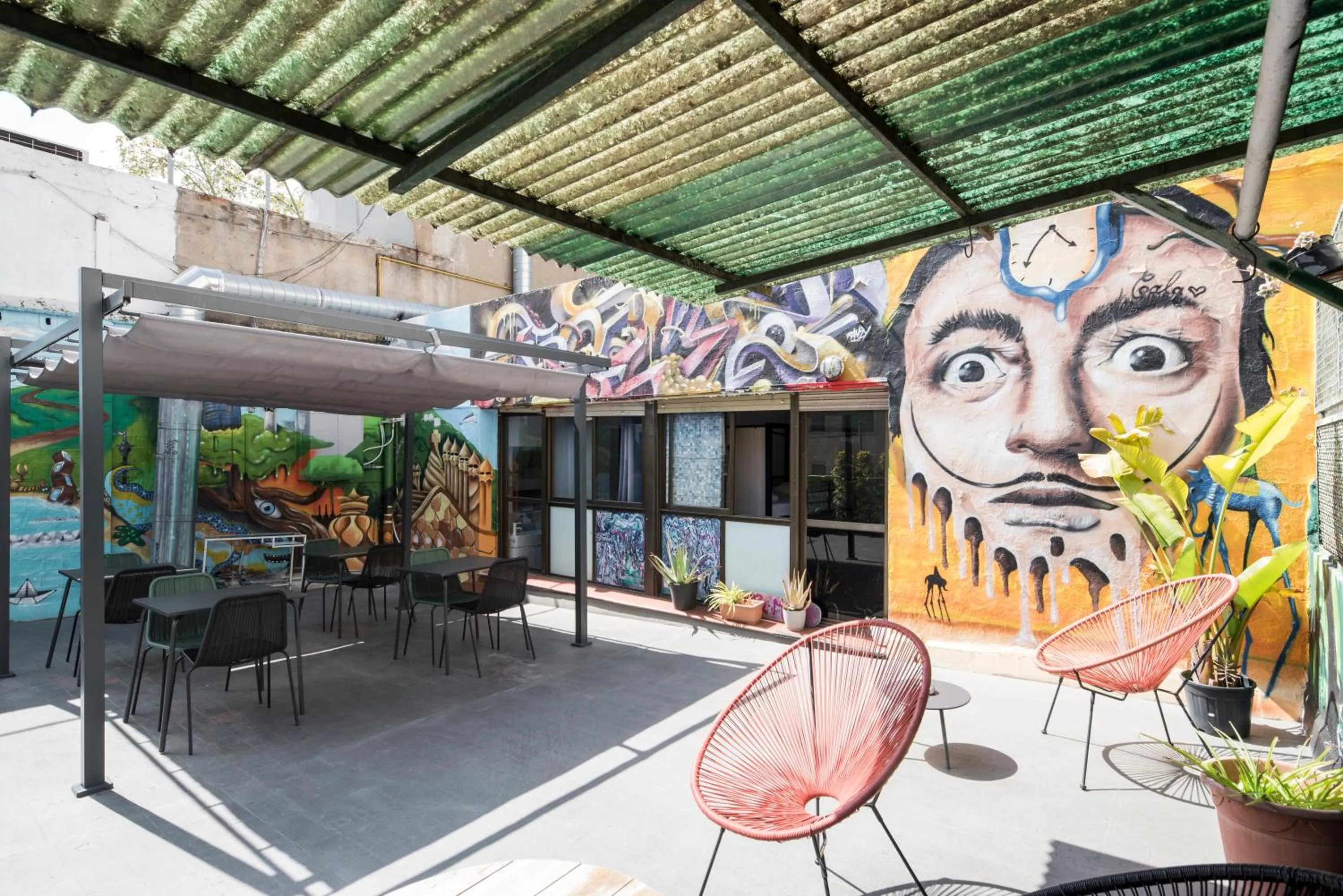 Balcony/Terrace in No Limit Hostel Graffiti