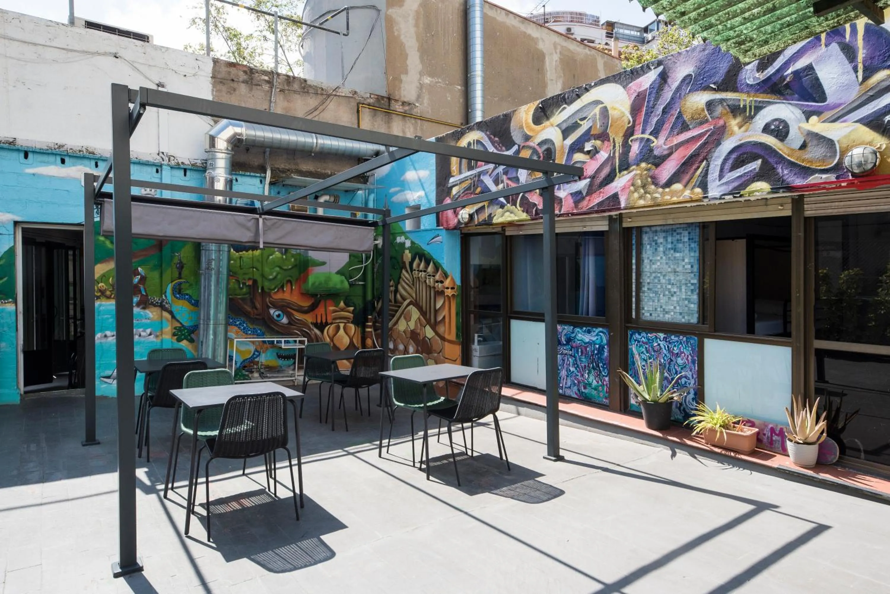 Balcony/Terrace in No Limit Hostel Graffiti