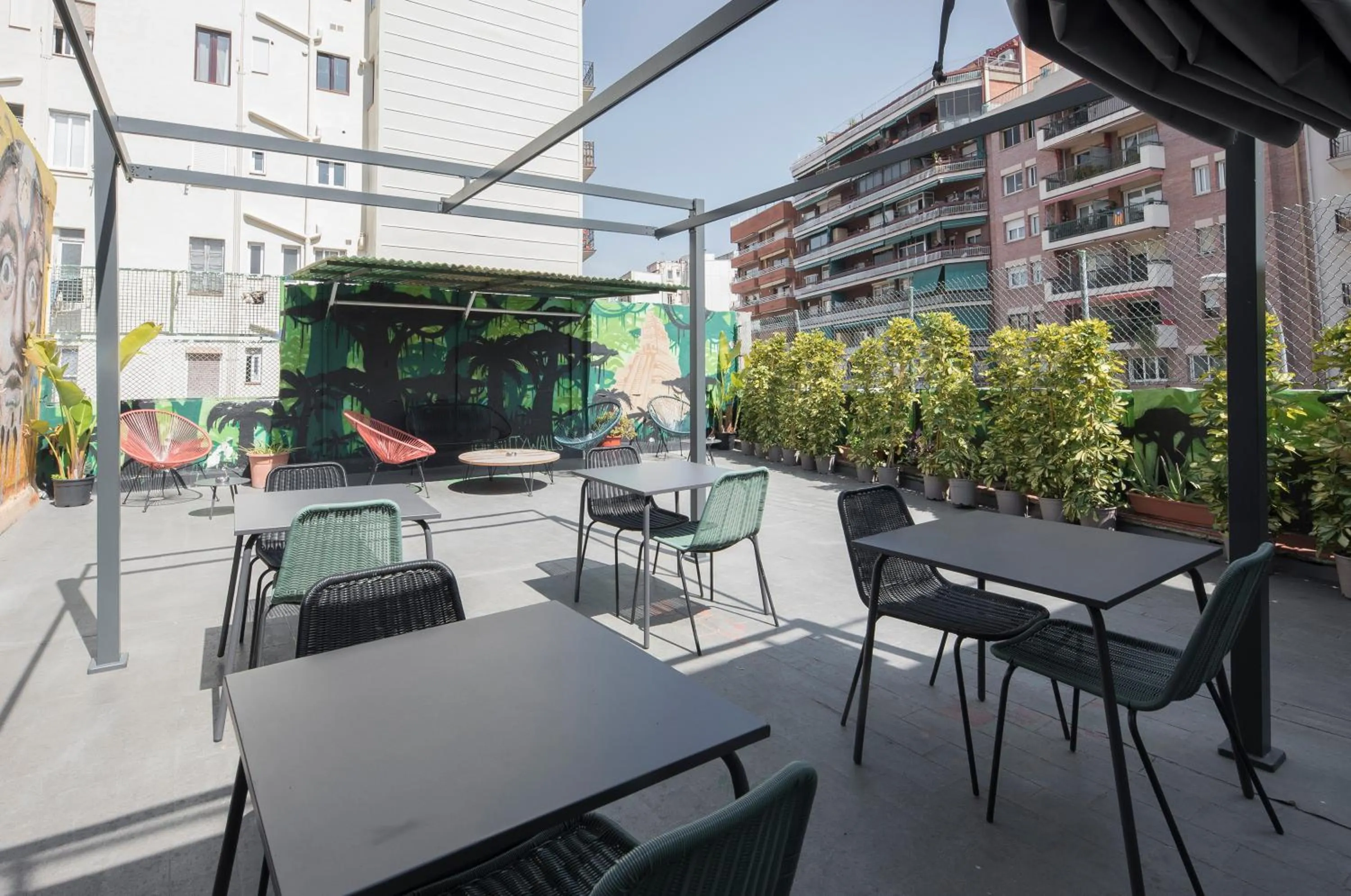 Patio in No Limit Hostel Graffiti