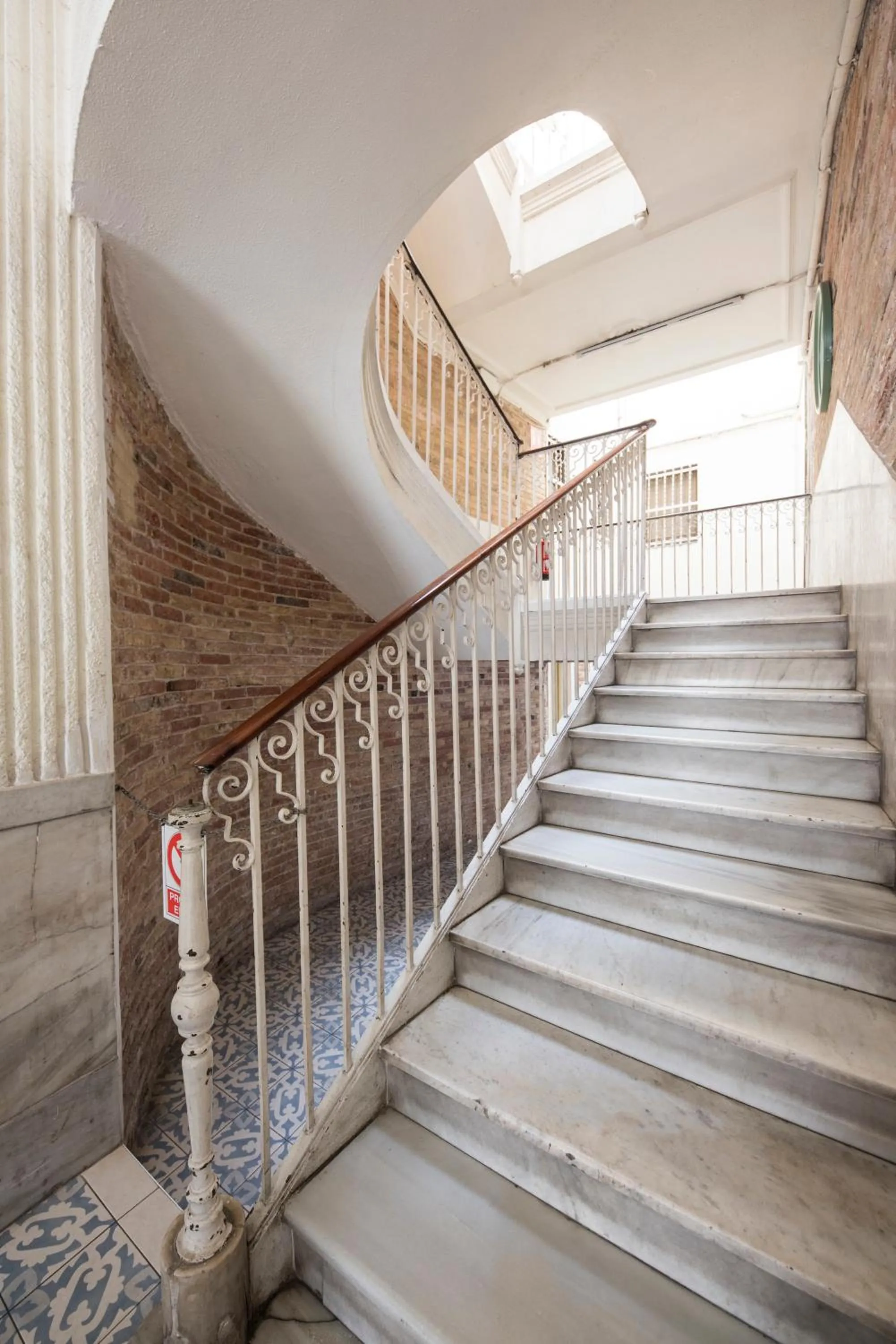 Facade/entrance in No Limit Hostel Graffiti