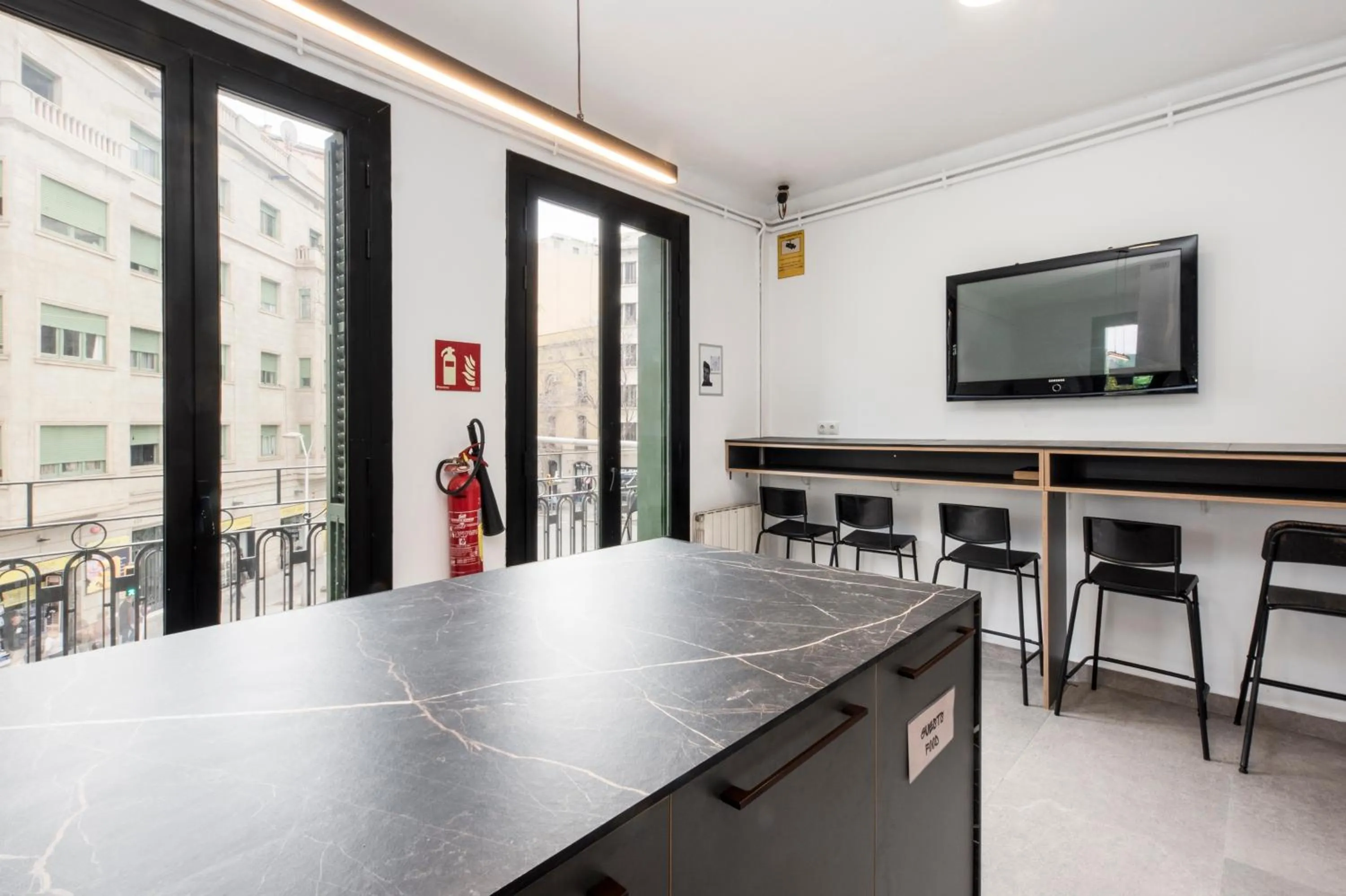 Communal kitchen in No Limit Hostel Graffiti