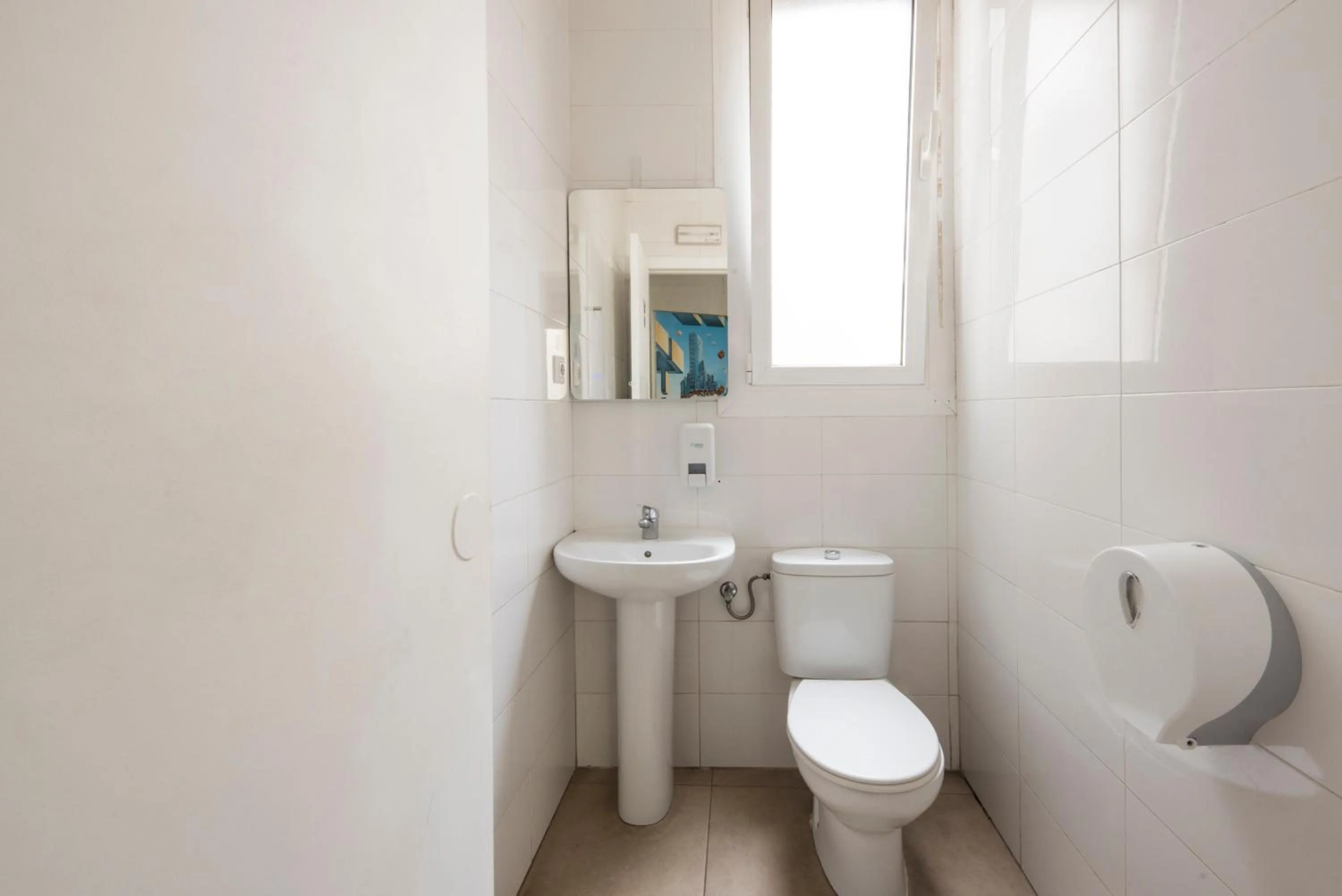 Bathroom in No Limit Hostel Graffiti