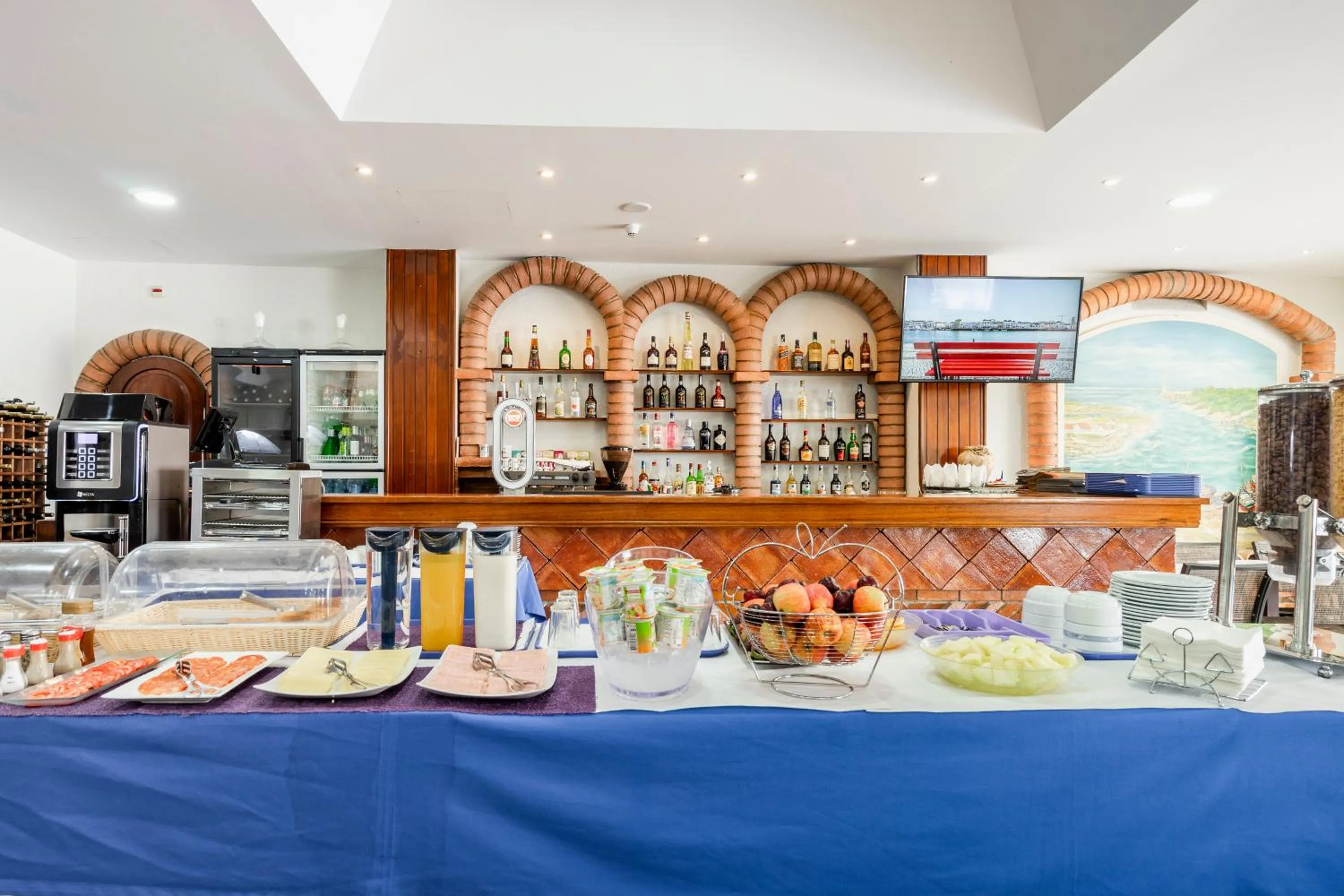 Buffet breakfast in Residencial Mares