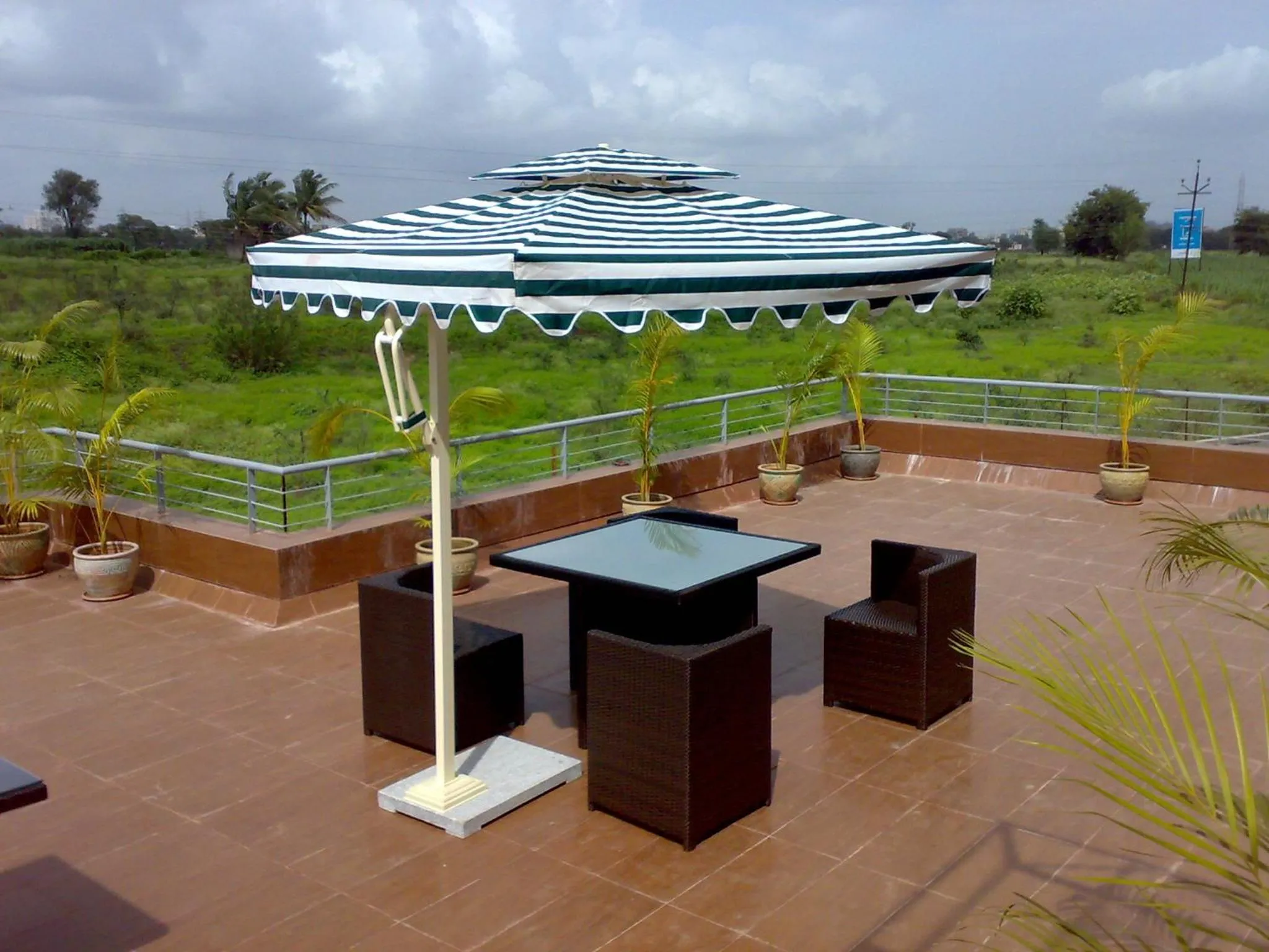 Restaurant/places to eat in Inventree hotels & Resort