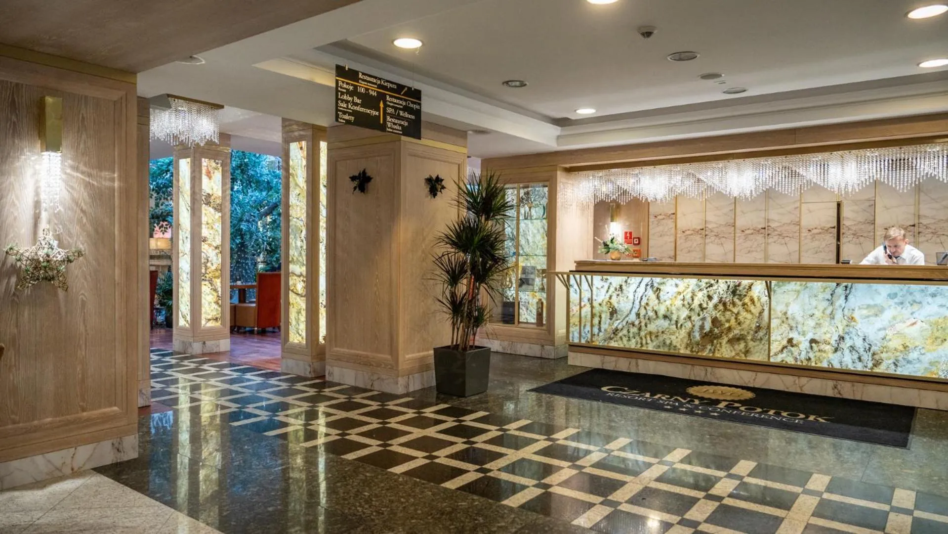 Lobby or reception in Hotel Czarny Potok Resort SPA & Conference