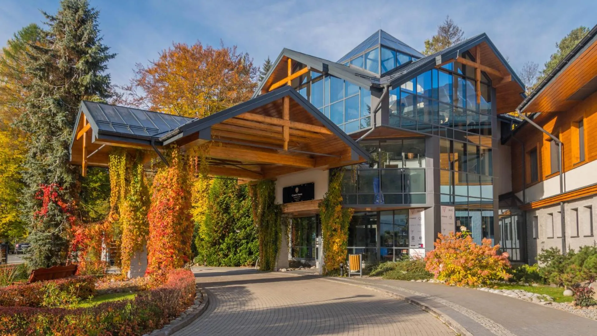 Facade/entrance in Hotel Czarny Potok Resort SPA & Conference