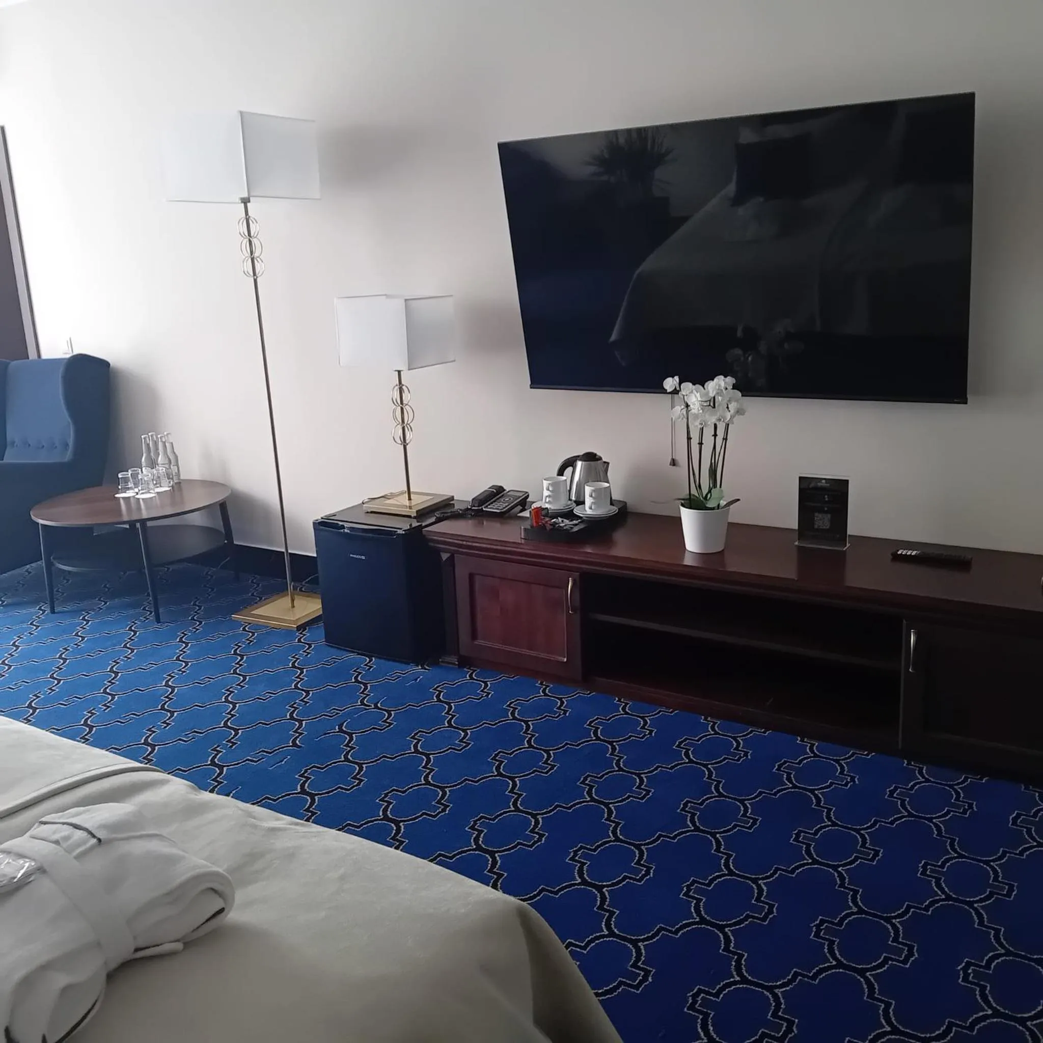 Seating area, Bed in Hotel Czarny Potok Resort SPA & Conference