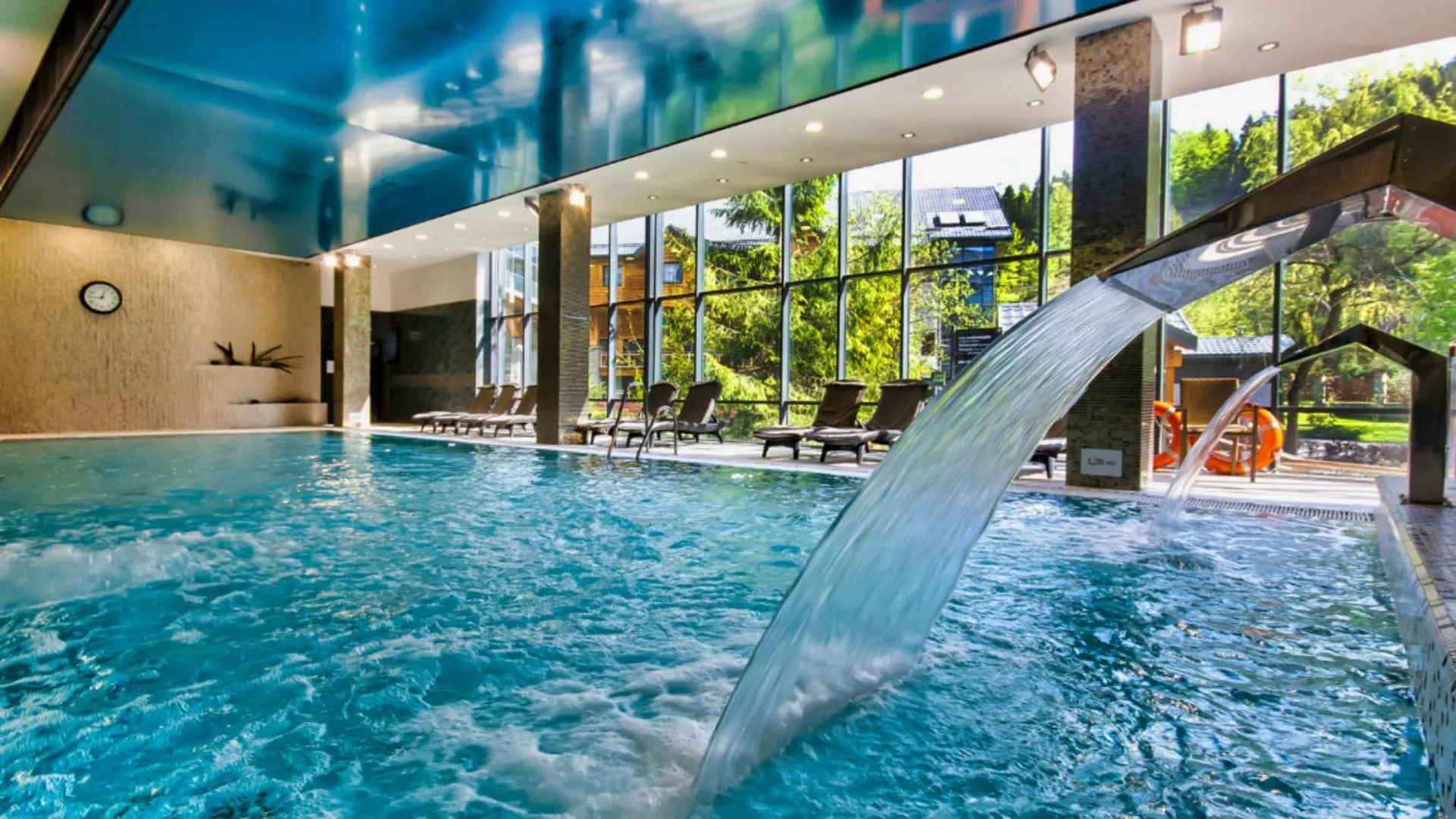 Swimming pool in Hotel Czarny Potok Resort SPA & Conference
