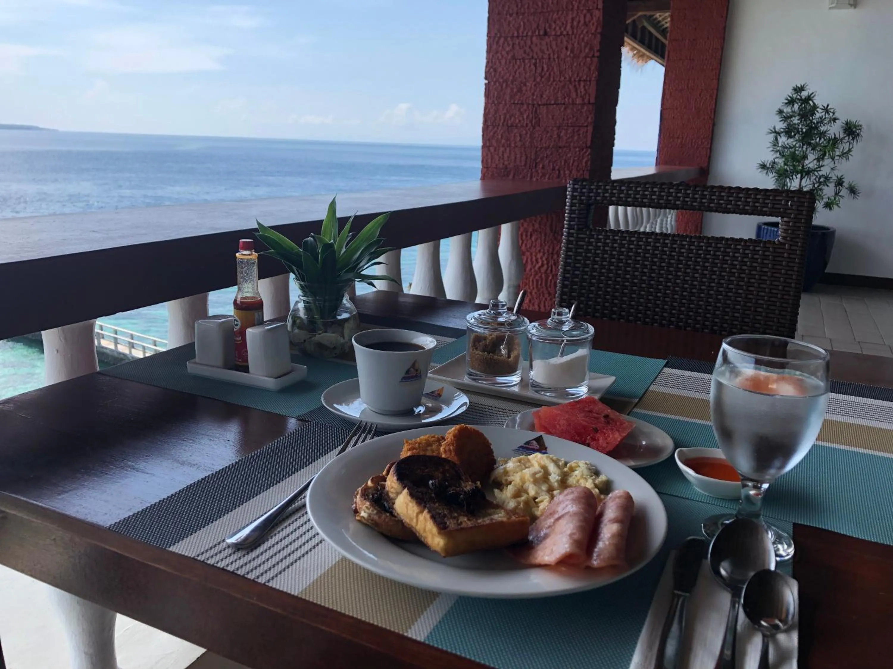 Dining area in Wuthering Heights Bed & Breakfast by the Sea