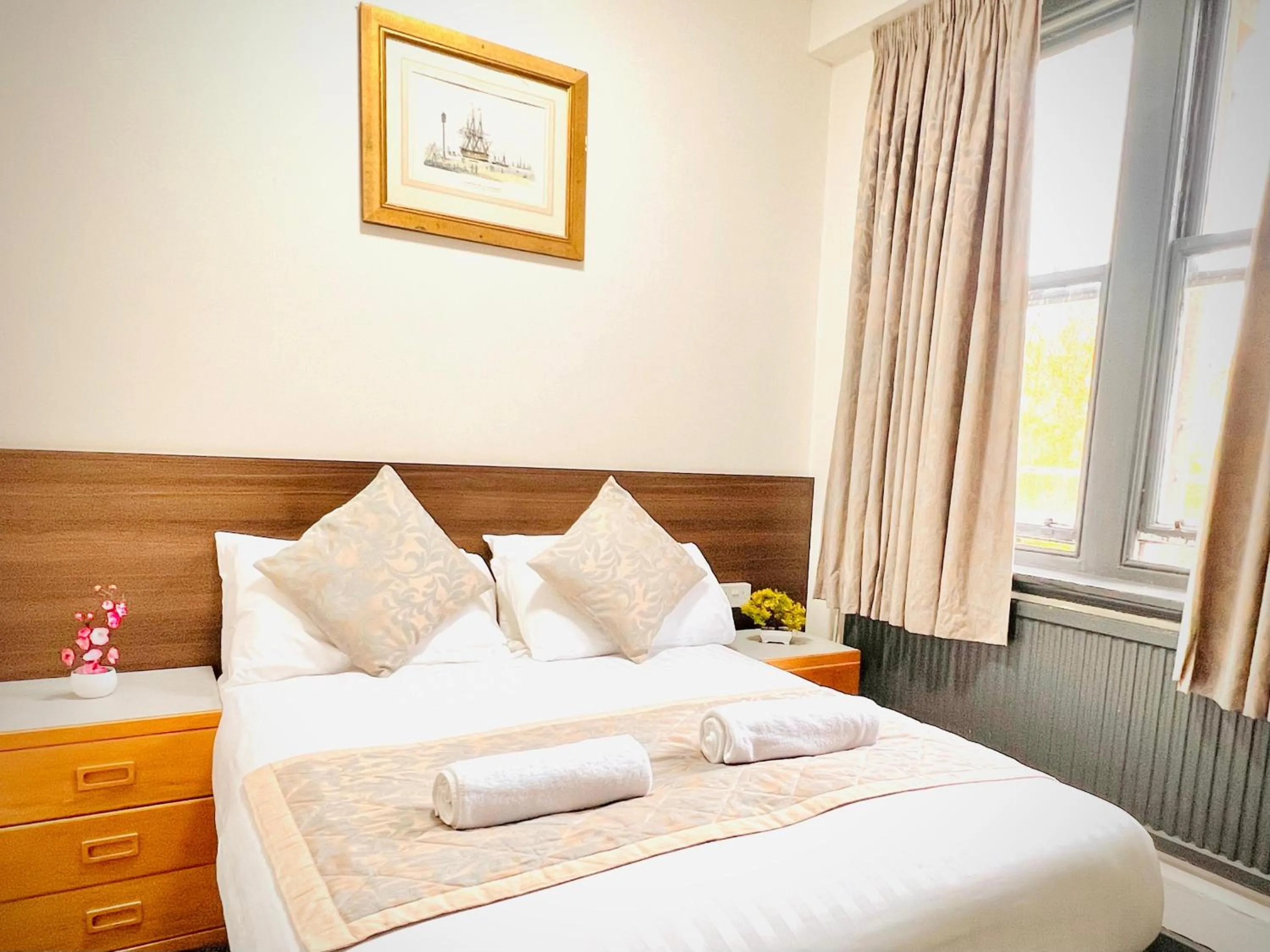 Bed in Grainger House Hotel