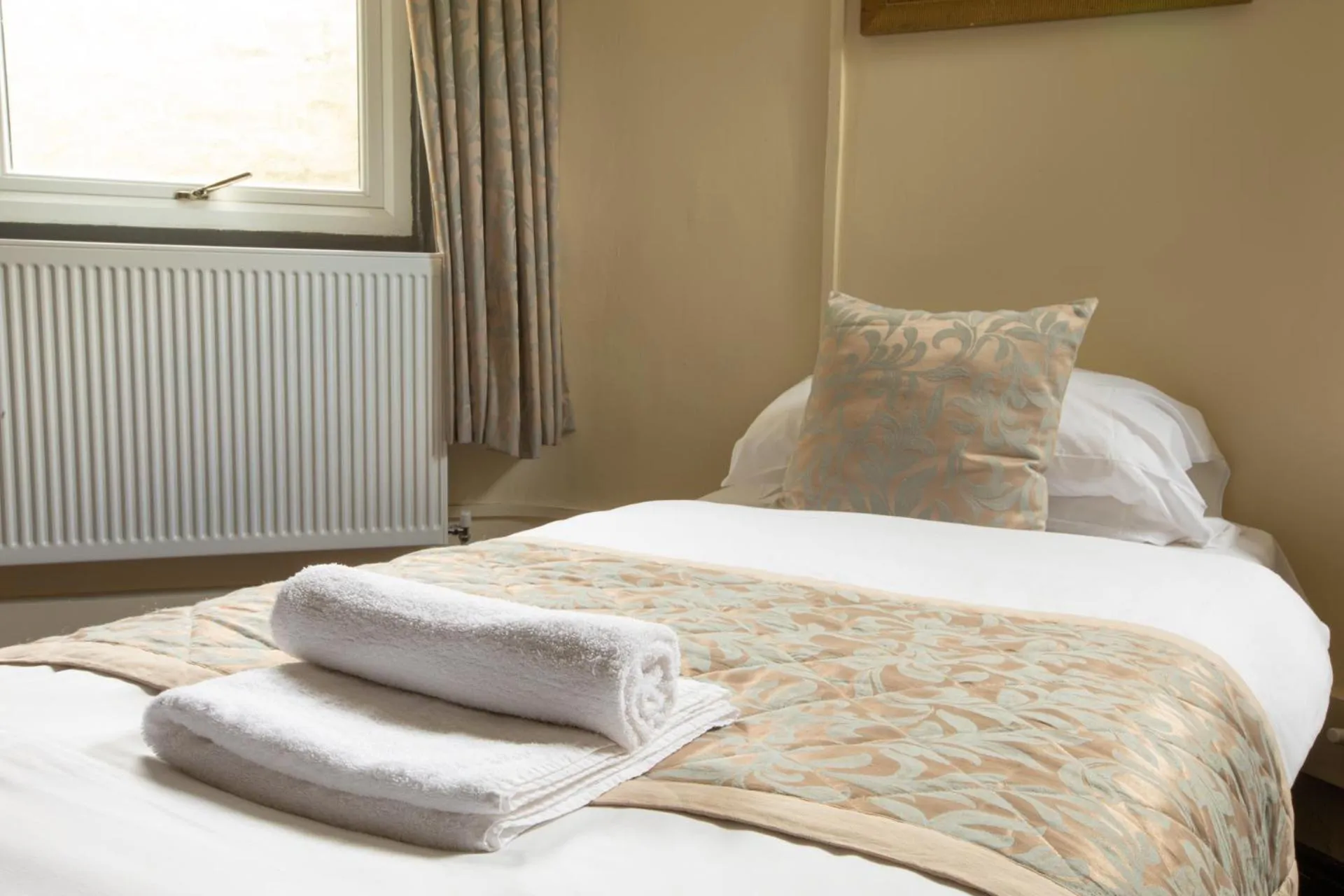 Coffee/tea facilities, Bed in Grainger House Hotel