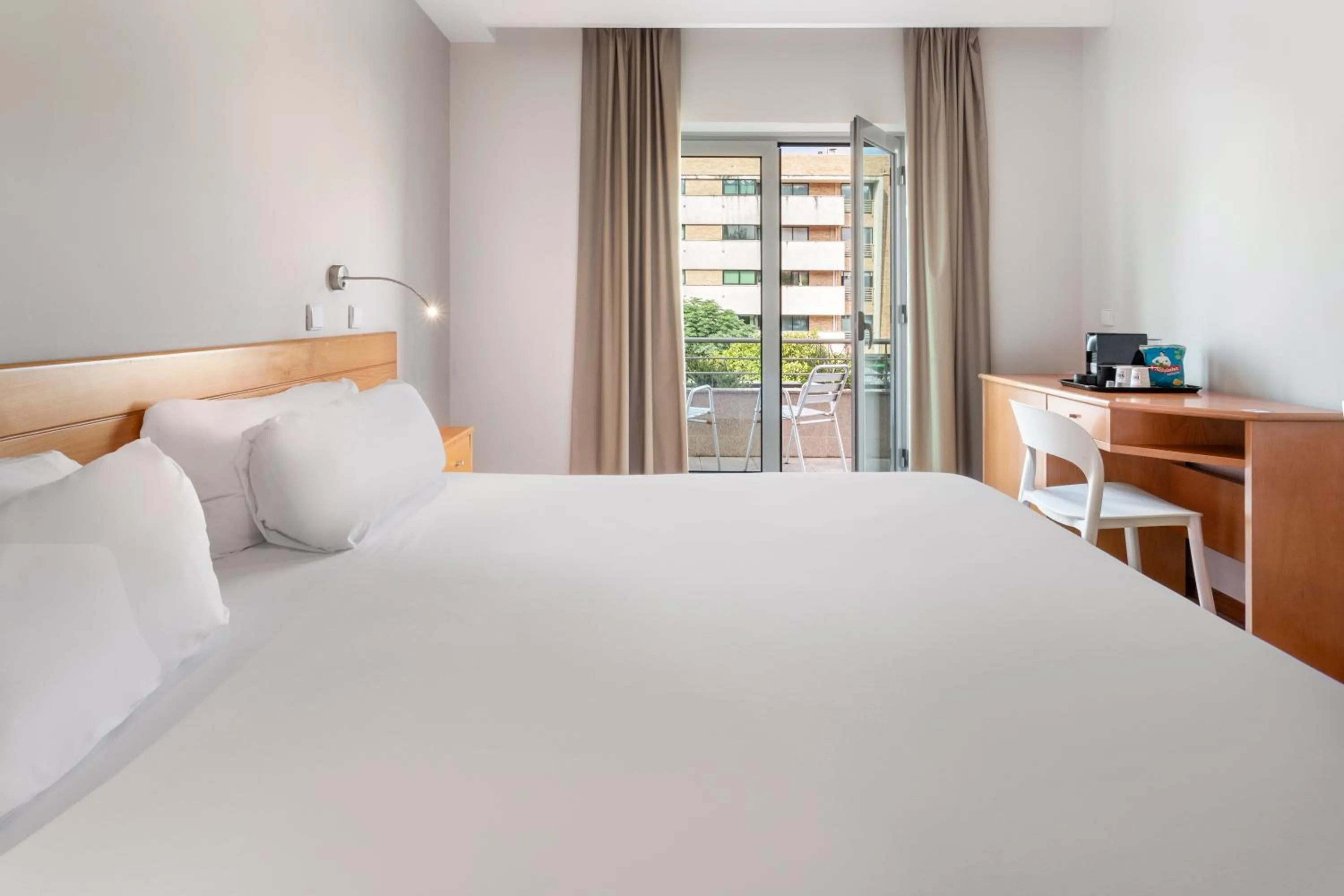 Coffee/tea facilities, Bed in B&B HOTEL Braga Lamacaes