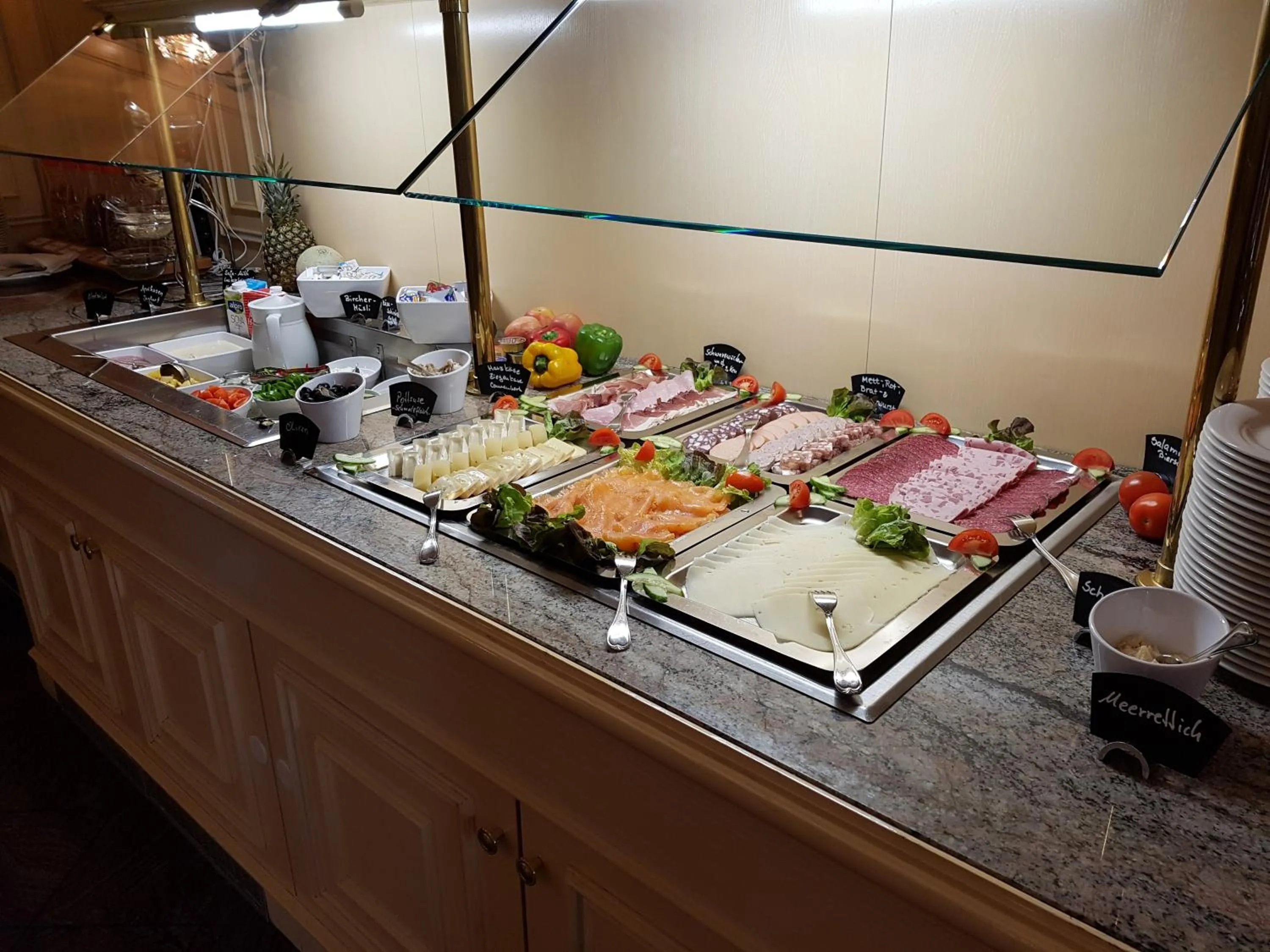 Buffet breakfast in Hotel Villa Heine Wellness & Spa