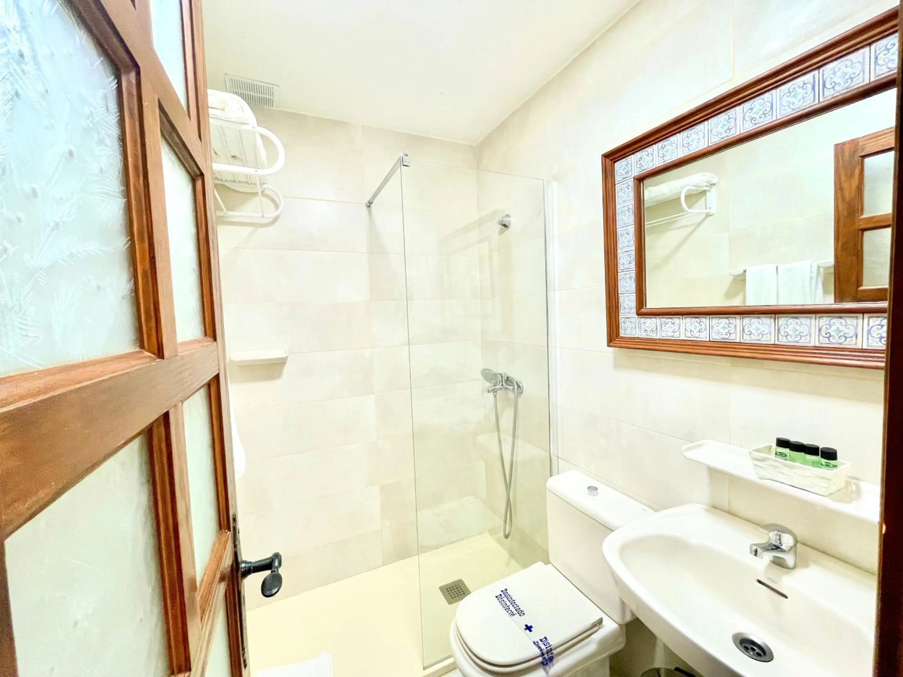 Bathroom in Hotel Rural El Refugio - Solo Adultos