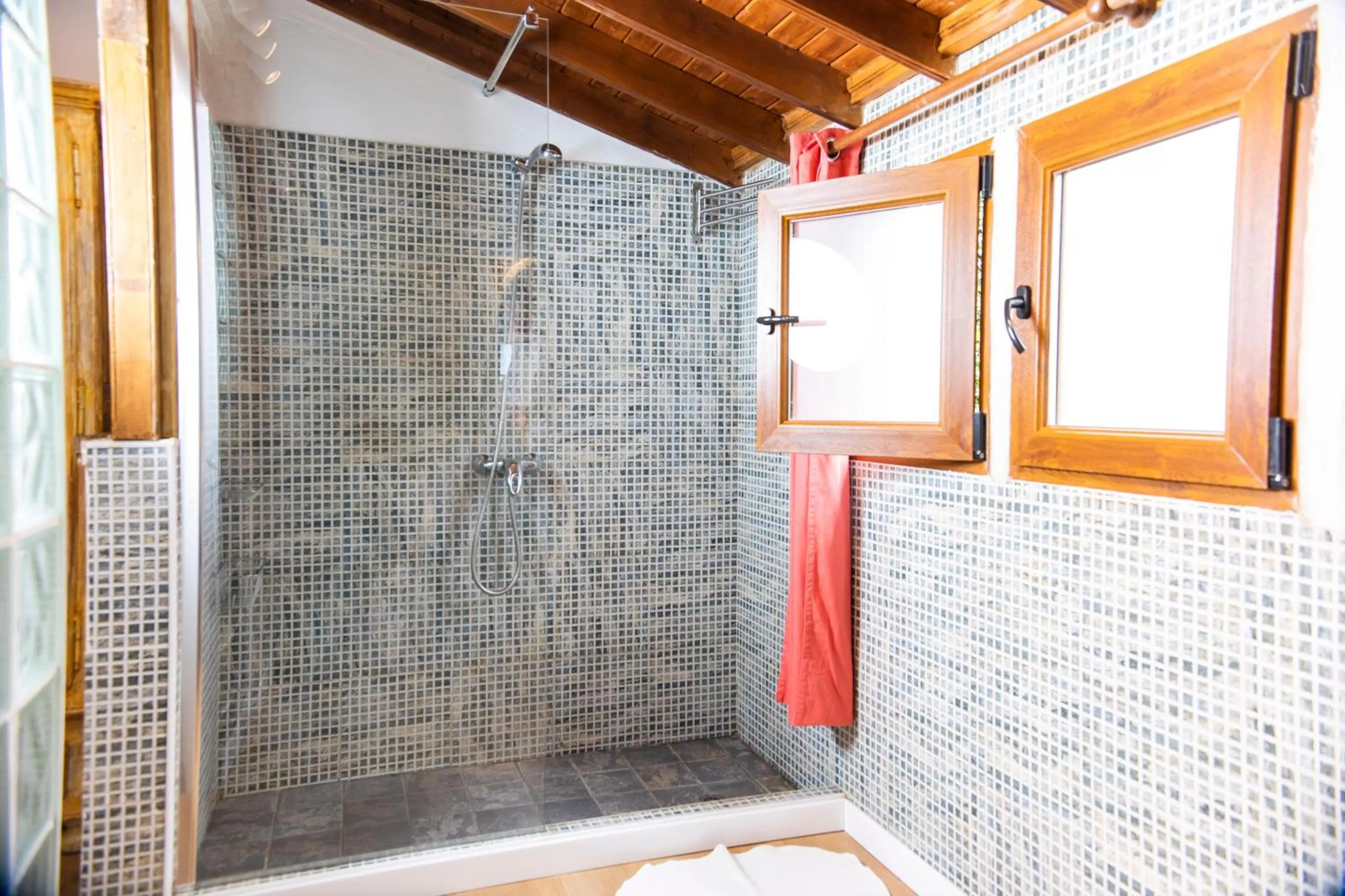 Shower in Hotel Rural El Refugio - Solo Adultos