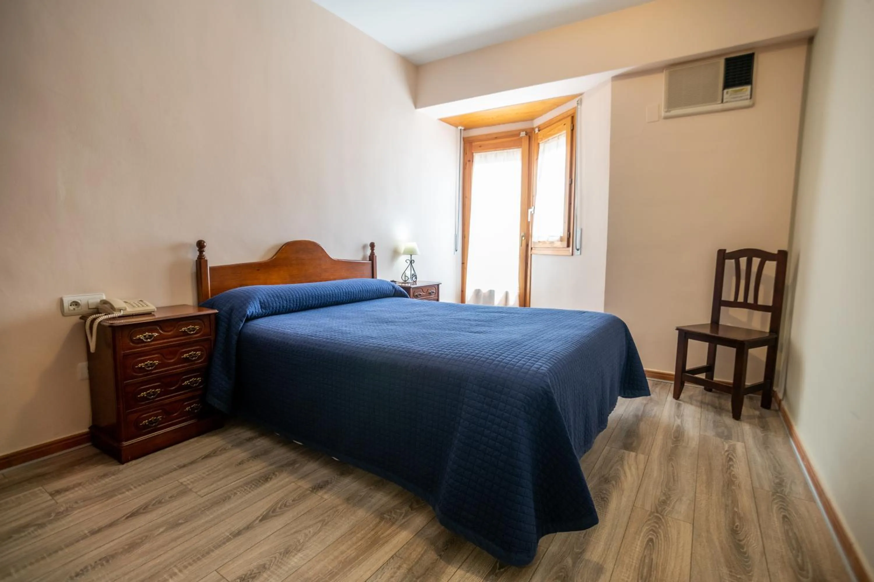 Photo of the whole room, Bed in Hotel Castellote