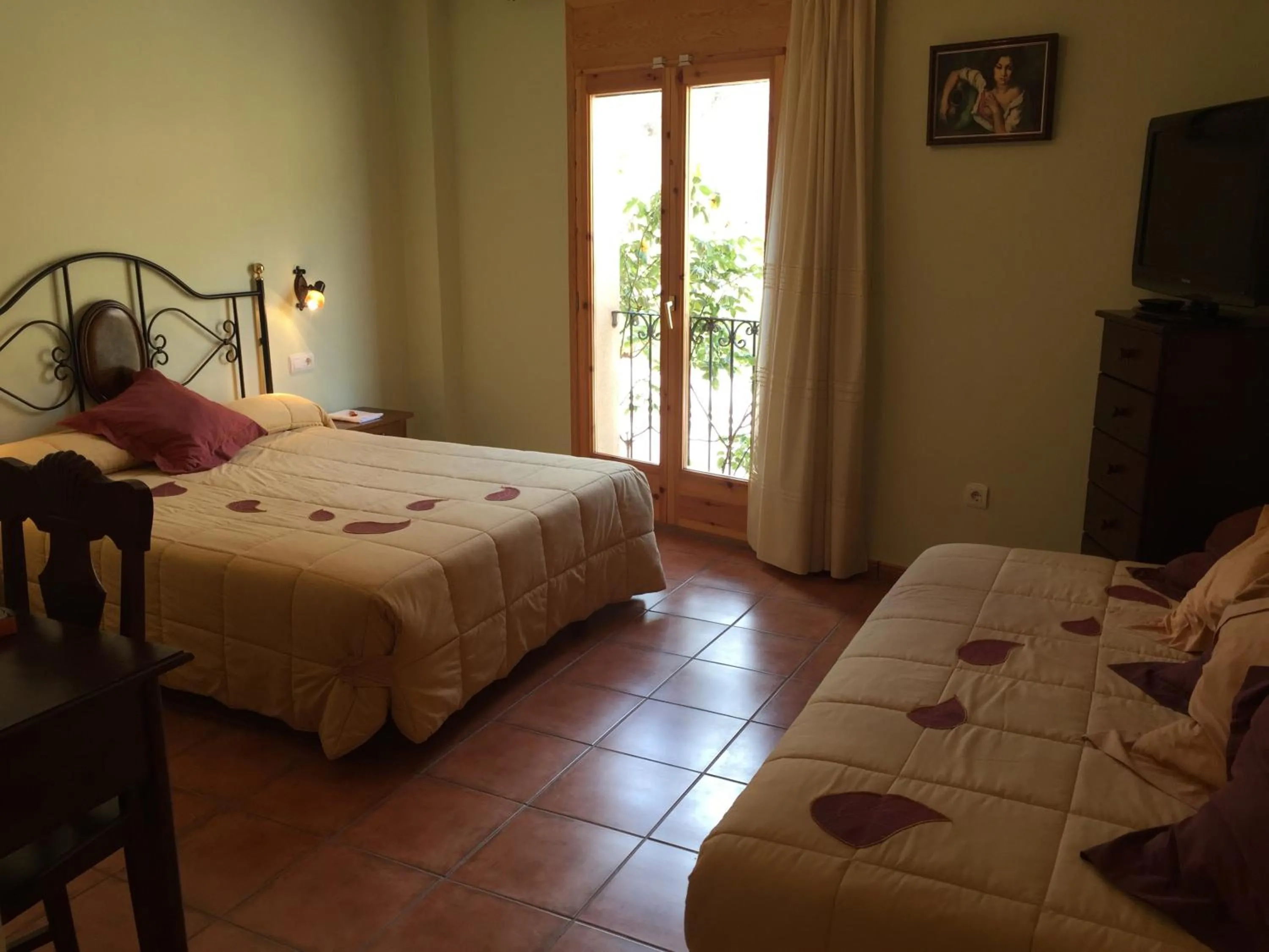 Photo of the whole room, Bed in Hotel Castellote