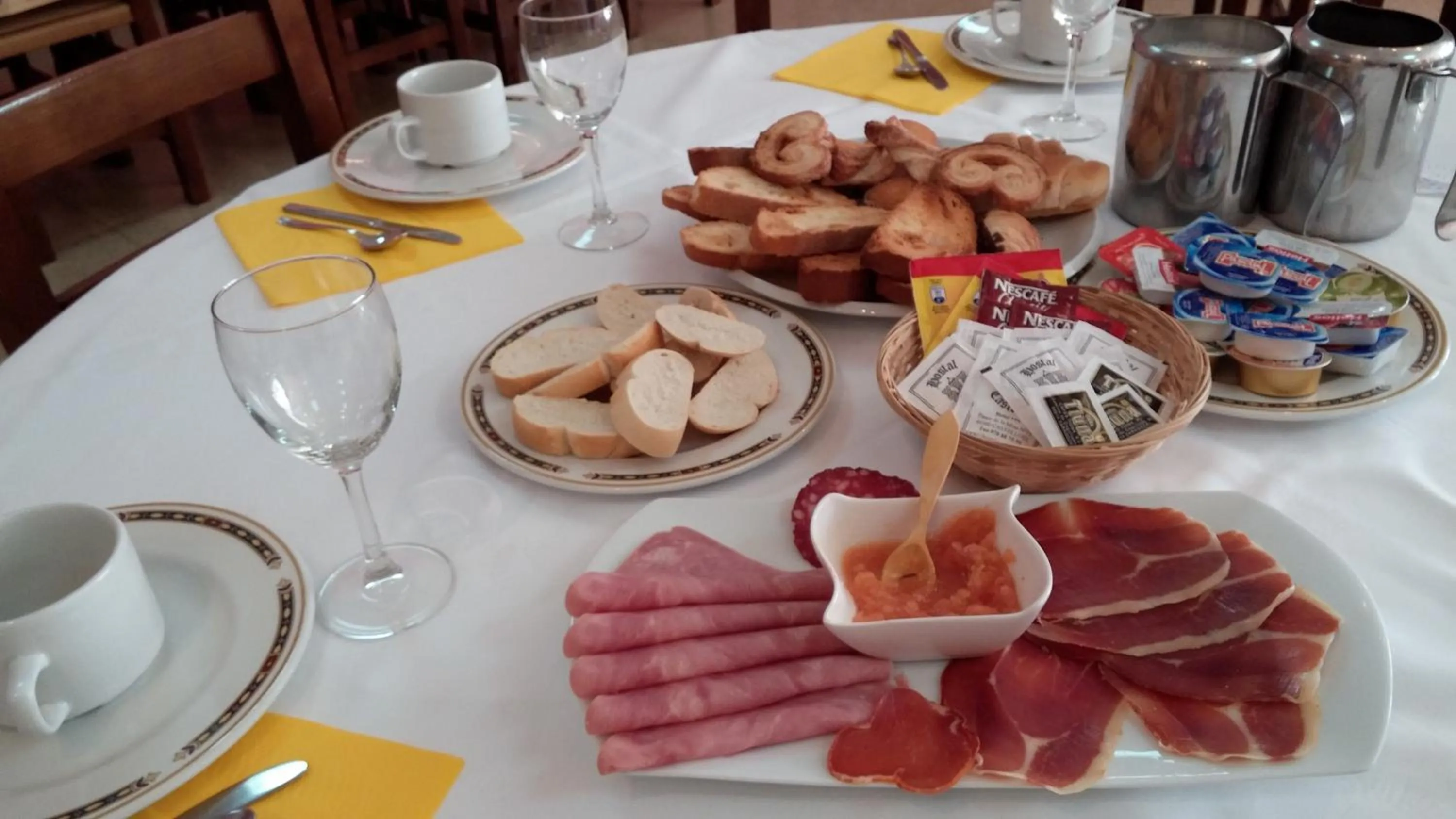 Continental breakfast in Hotel Castellote