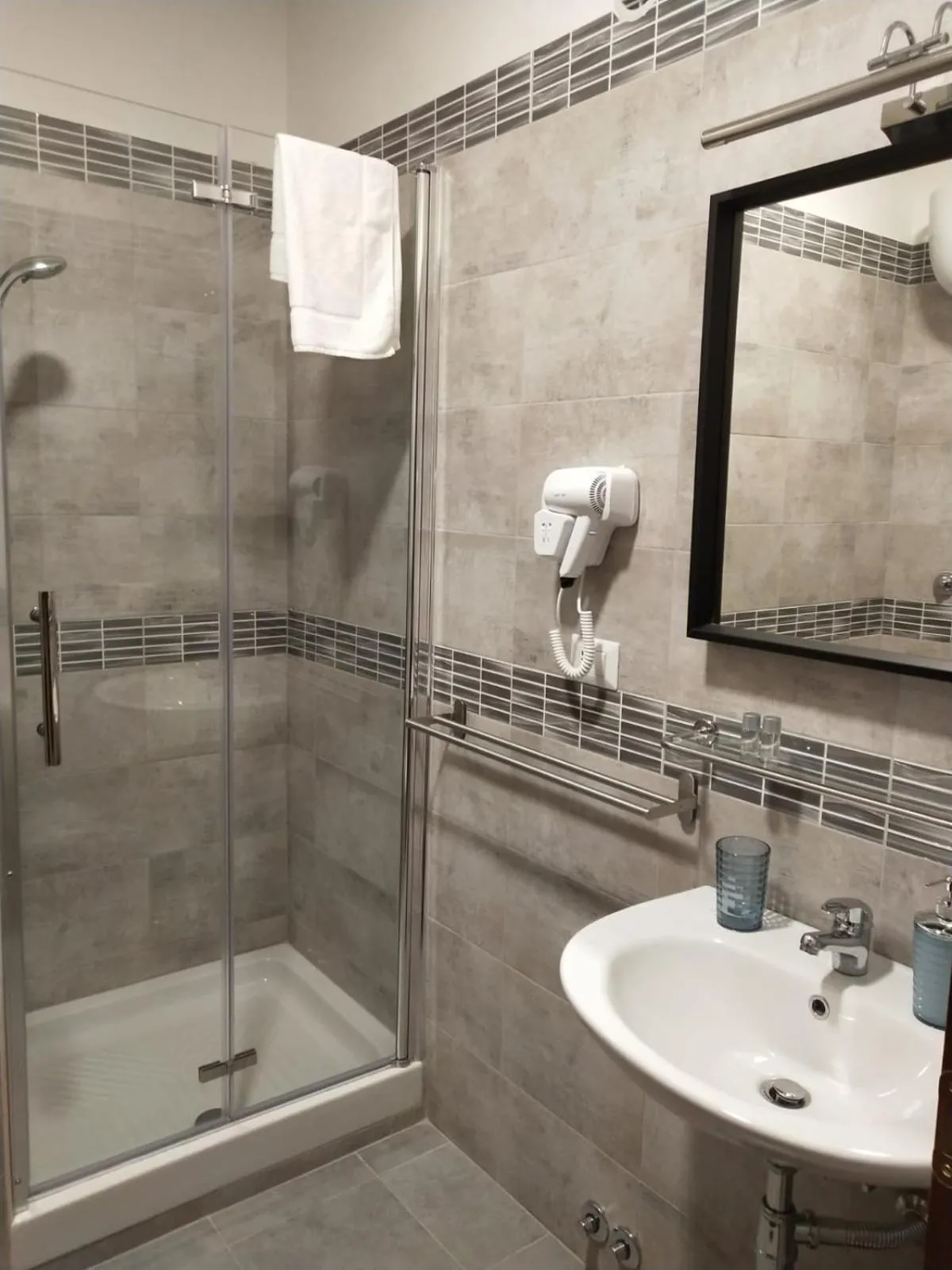 Bathroom in Seven Miracles Inn