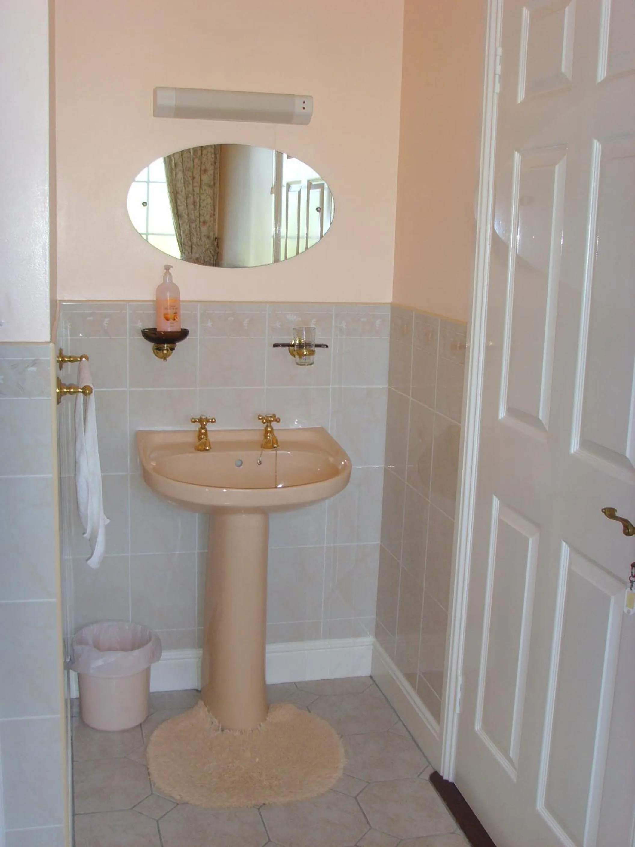 Toilet in Springfield House B&B