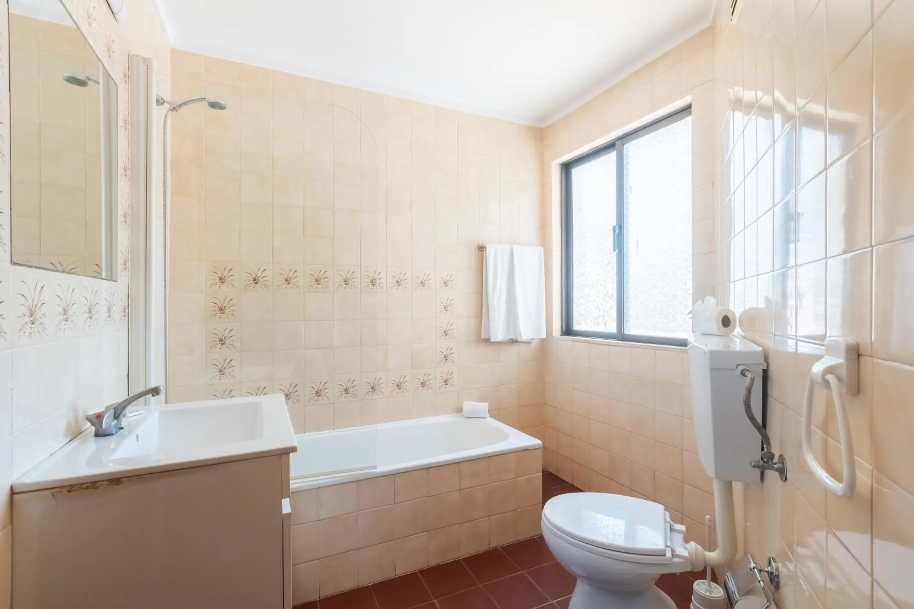 Bathroom in Algardia Marina Parque by Garvetur