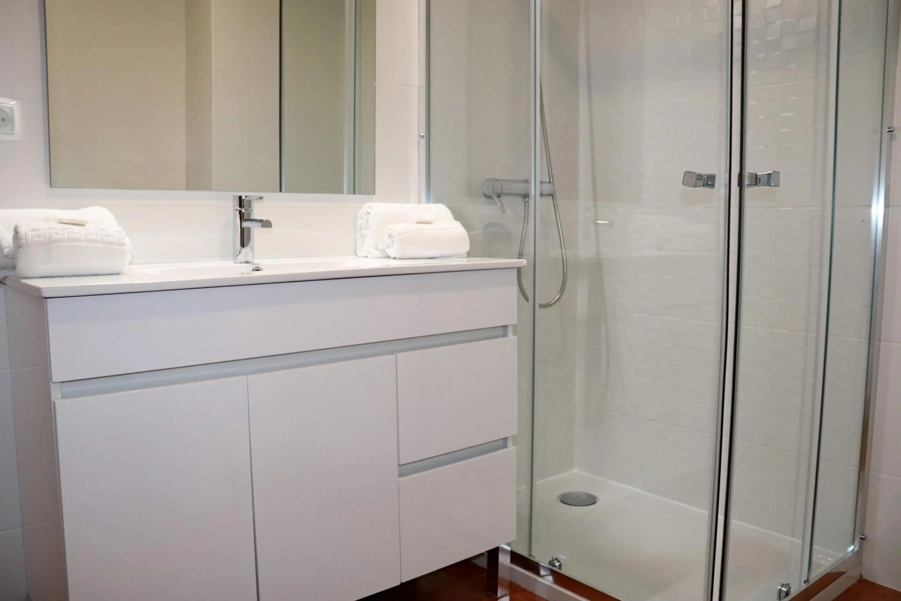 Bathroom in Algardia Marina Parque by Garvetur