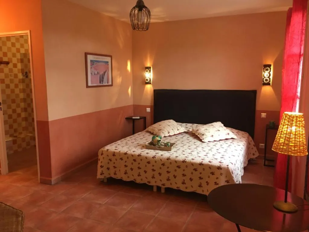 Decorative detail, Bed in La Ferme du petit Ségriès Bed and Breakfast