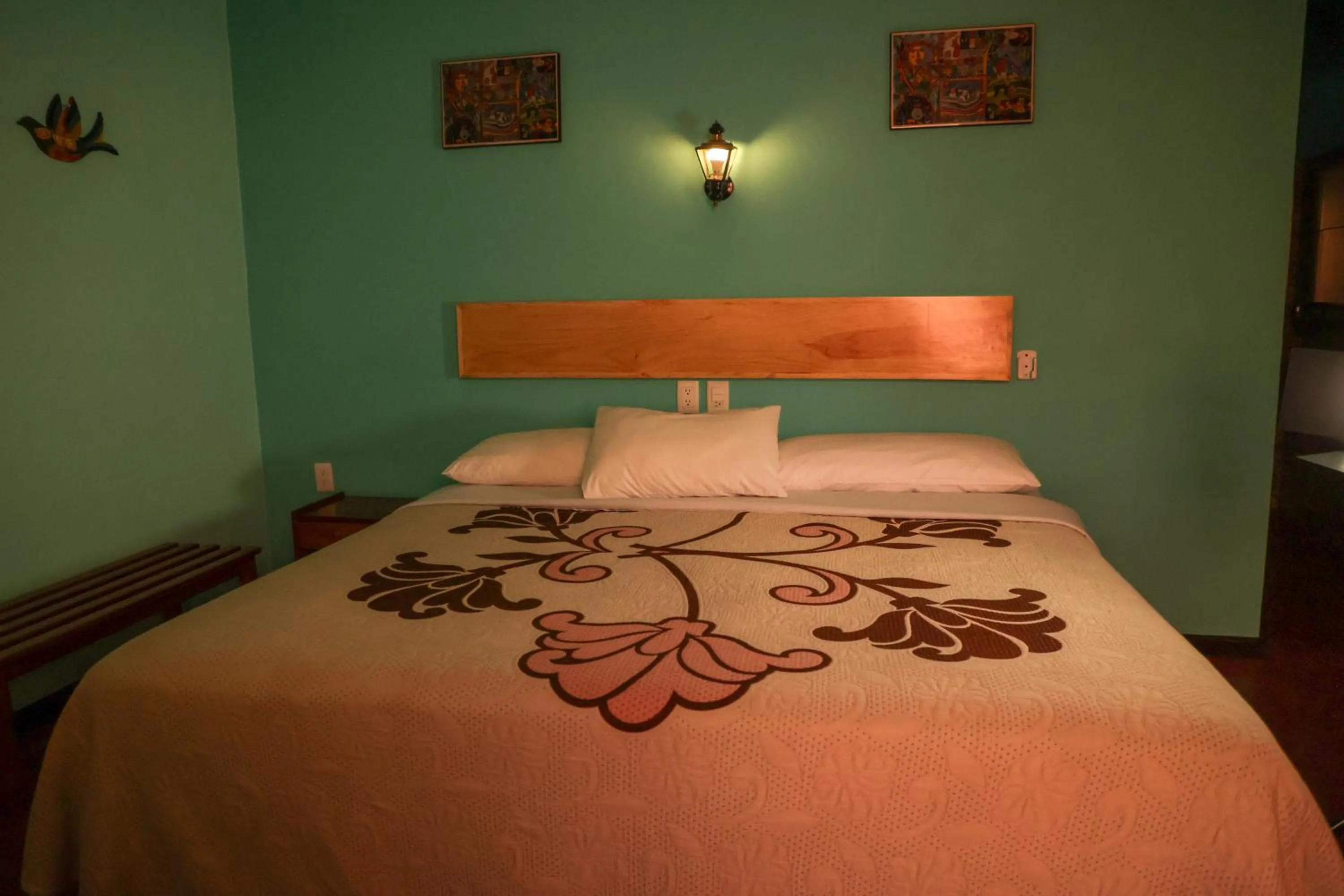 Bed in Hotel Las Golondrinas