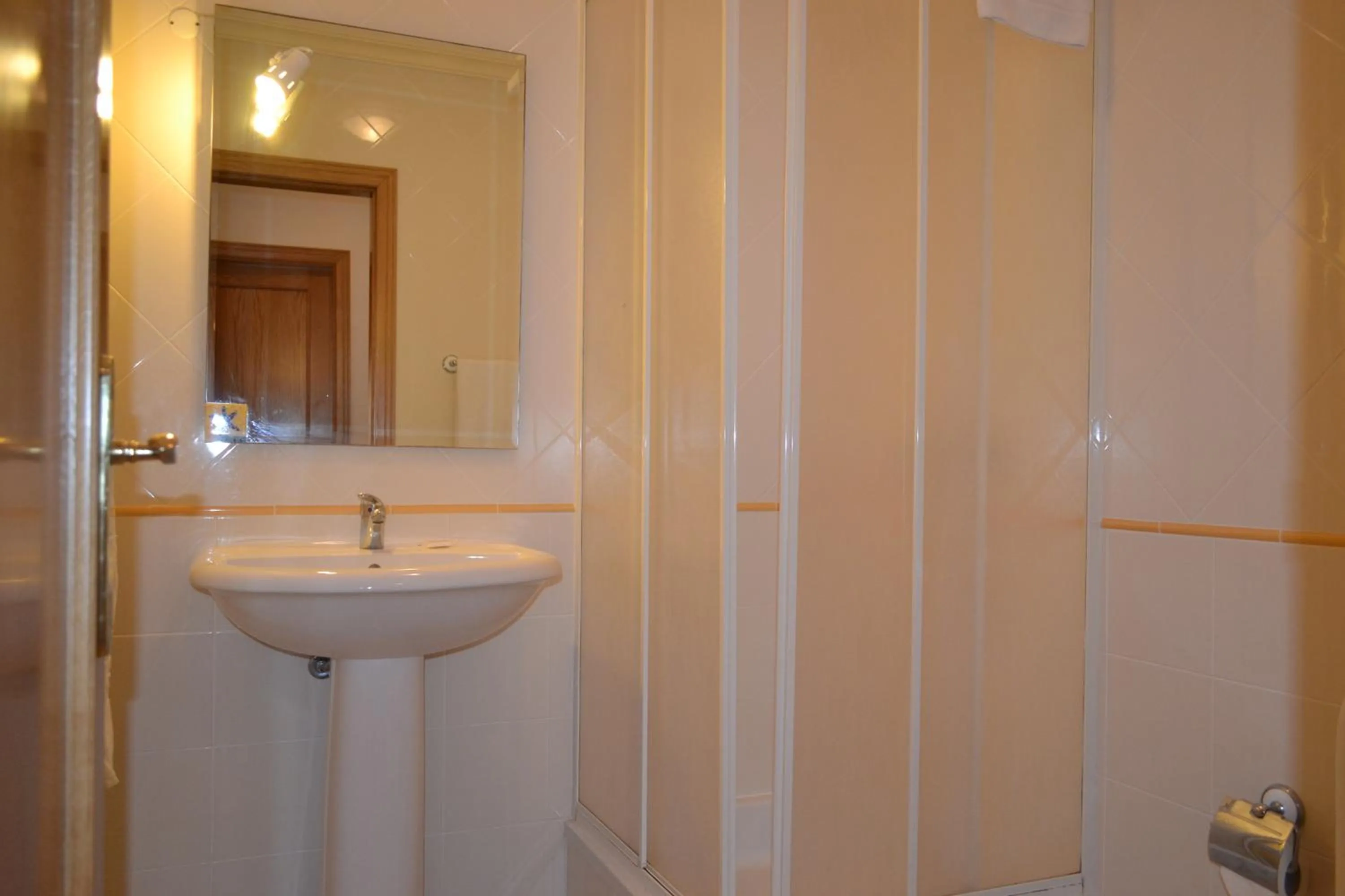 Bathroom in Eden Vilage by Garvetur