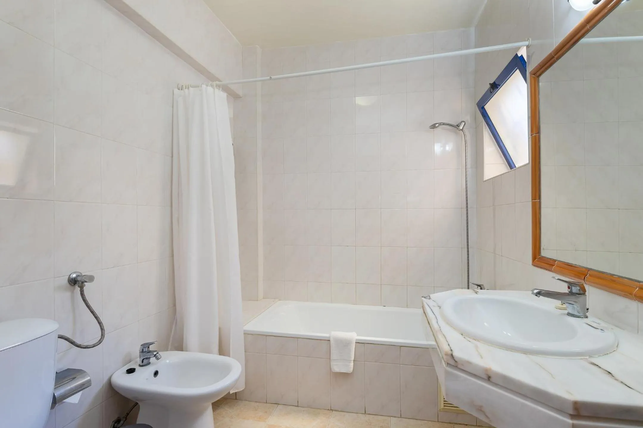 Bathroom in Rio by Garvetur