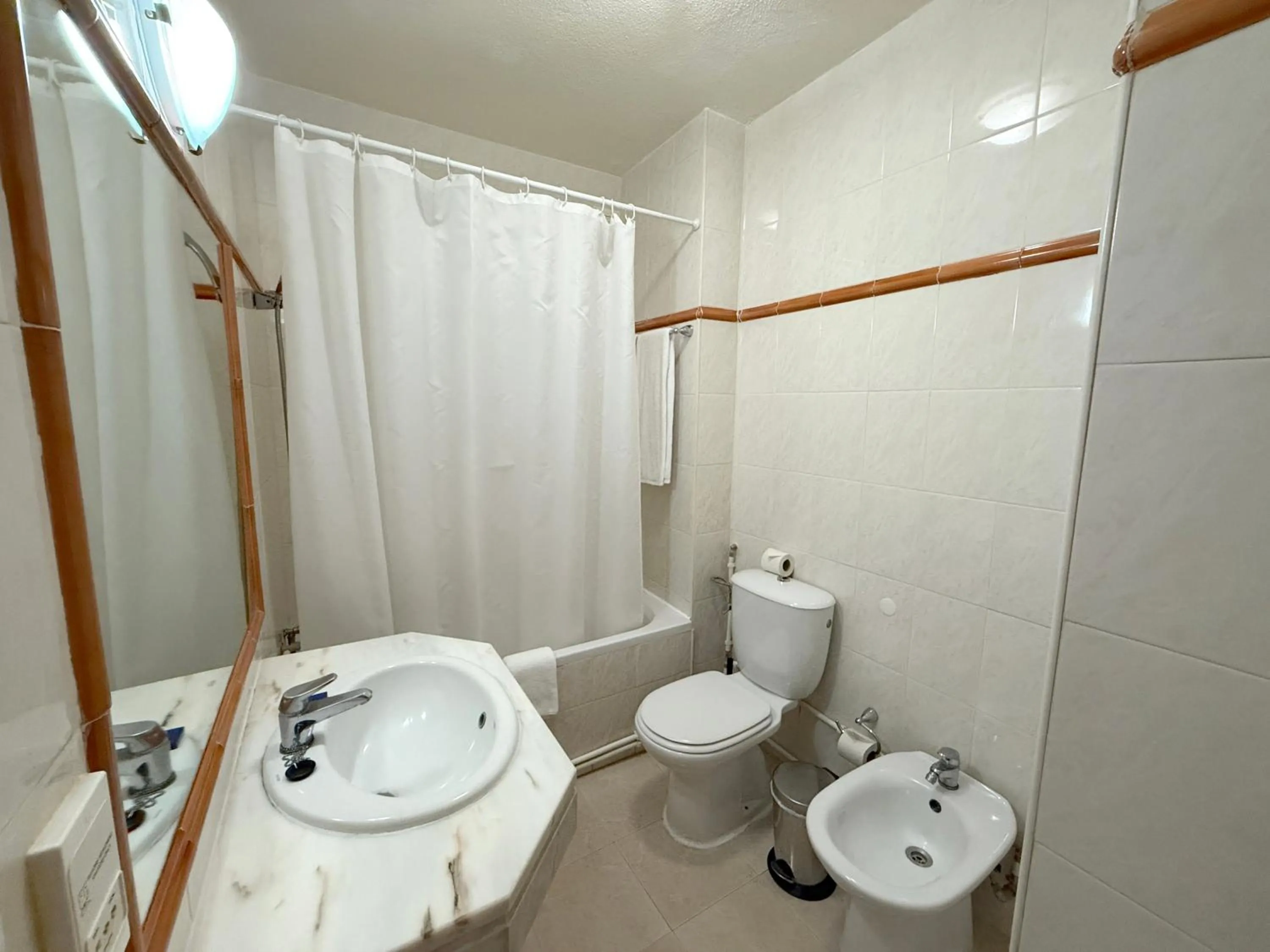 Bathroom in Rio by Garvetur