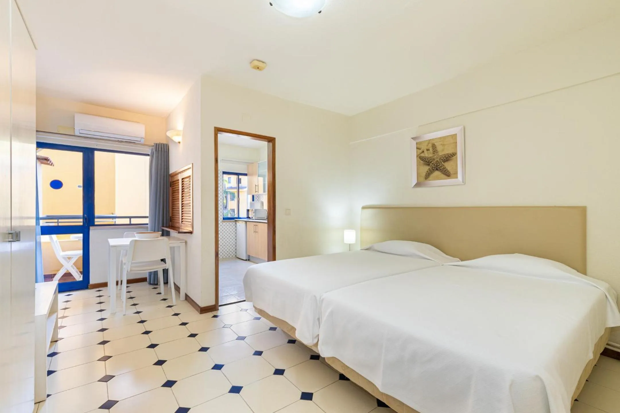 Bedroom, Bed in Rio by Garvetur