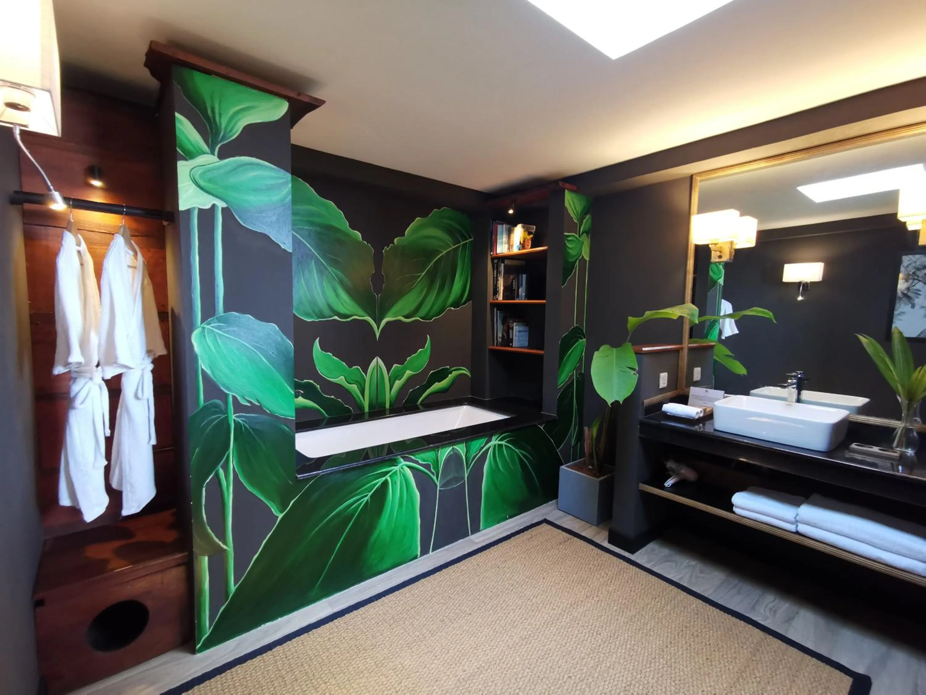 Bathroom, Bed in Tabula Rasa Resort & Spa