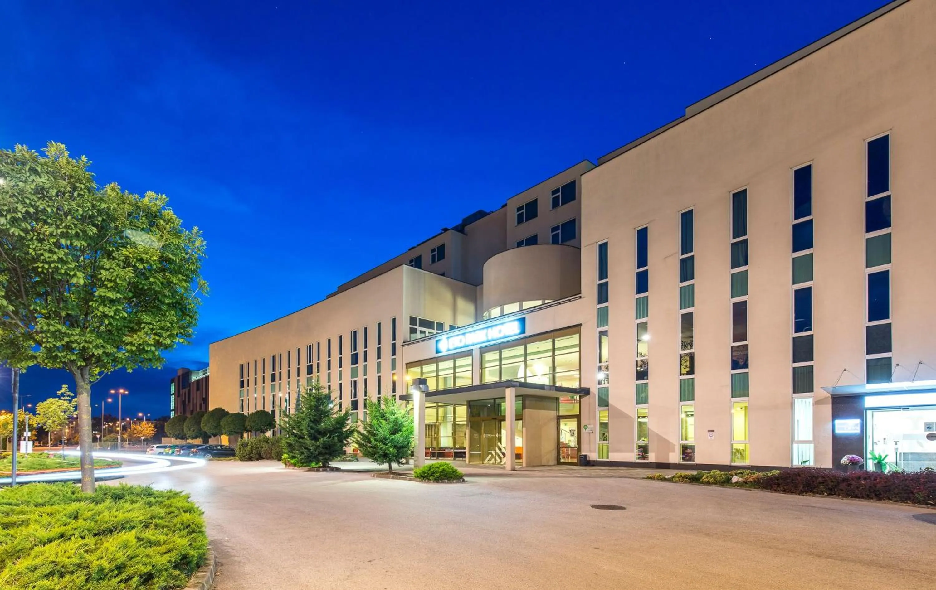 Facade/entrance in ETO Park Hotel Business & Stadium