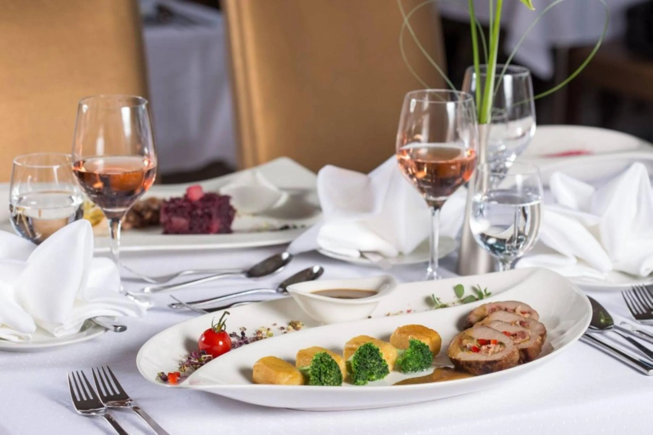 Restaurant/places to eat in ETO Park Hotel Business & Stadium